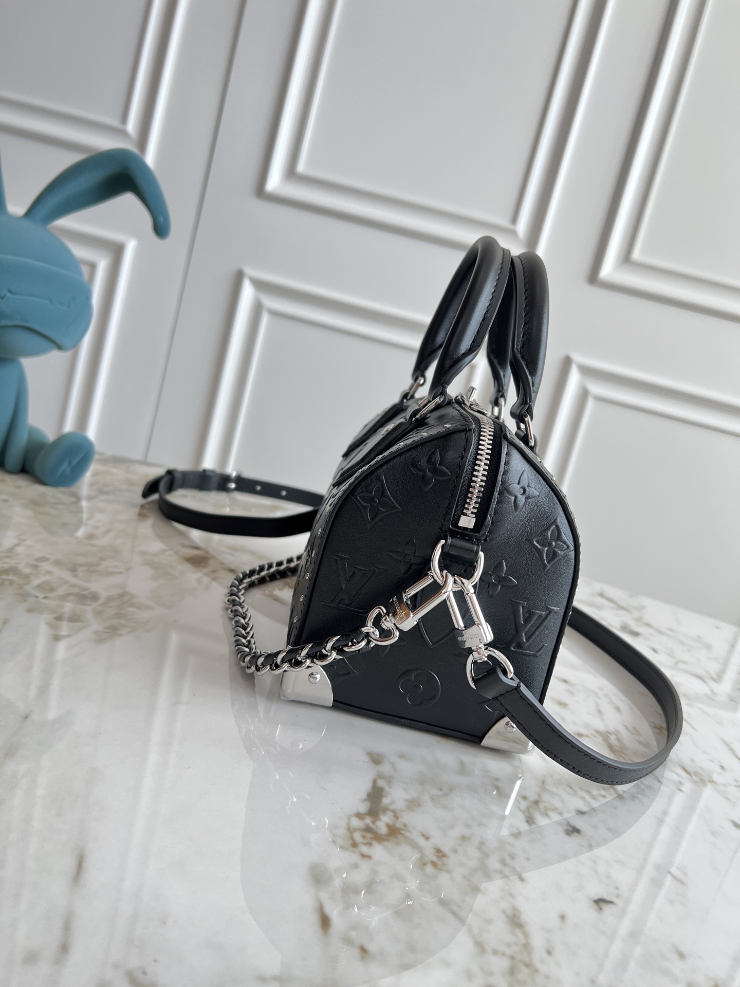 Louis Vuitton OnTheGo Small Handbag in Monogram Bold Leather - Image 2