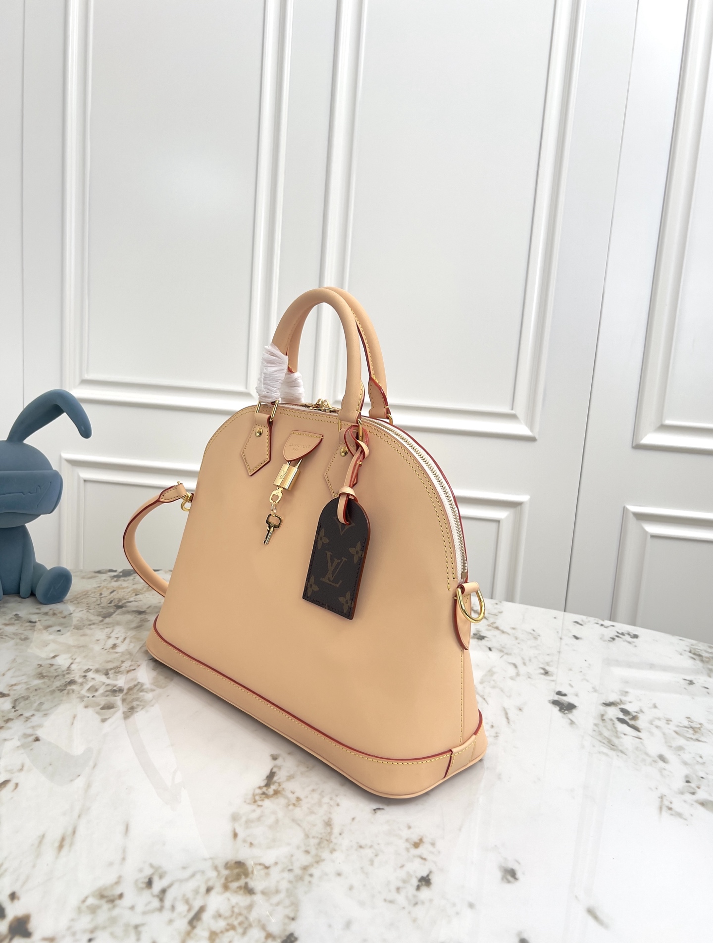 Louis Vuitton Alma Small Handbag - Image 2