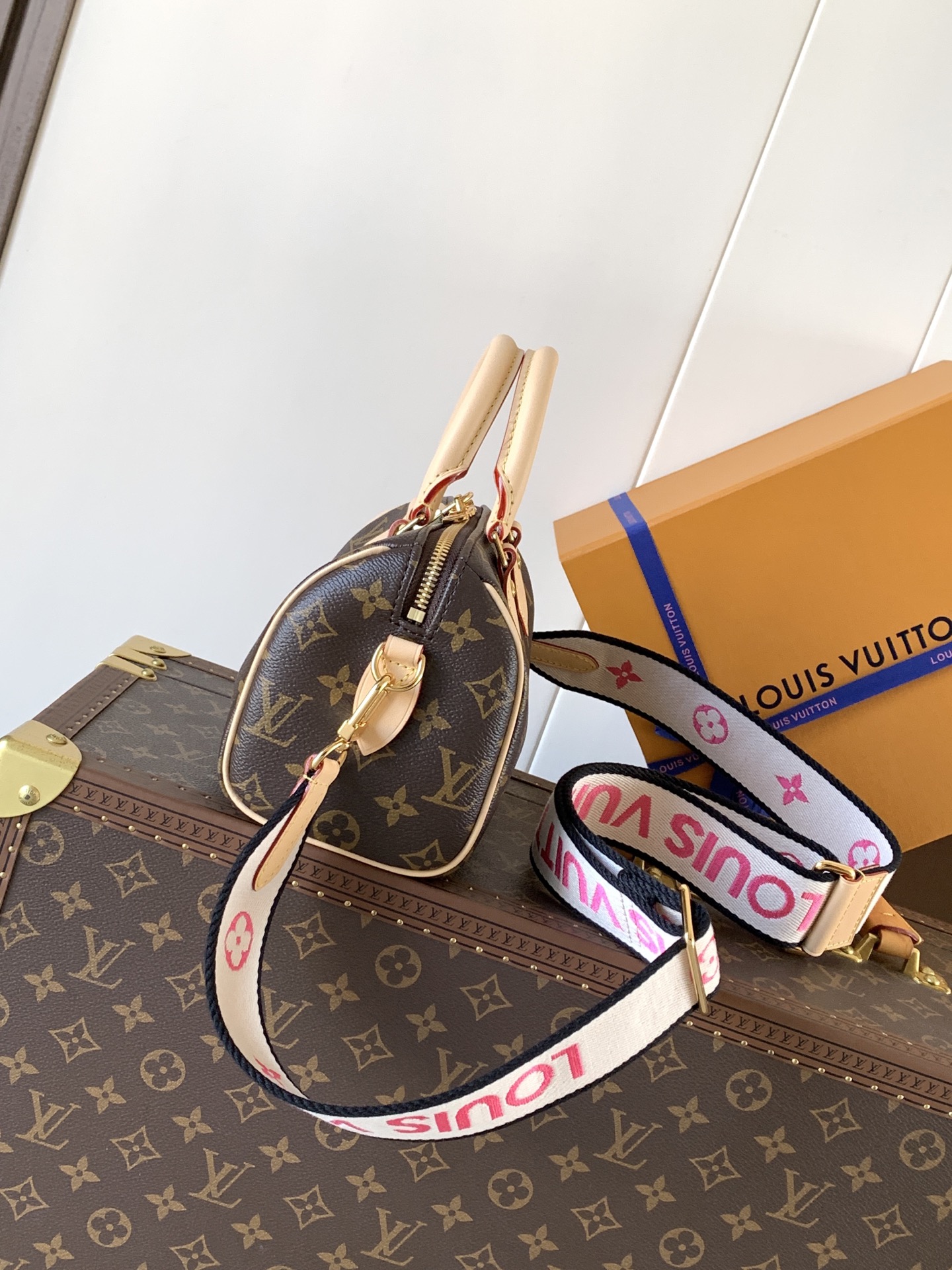 Louis Vuitton Speedy Bandoulière 20 Monogram Crossbody Bag - Image 2