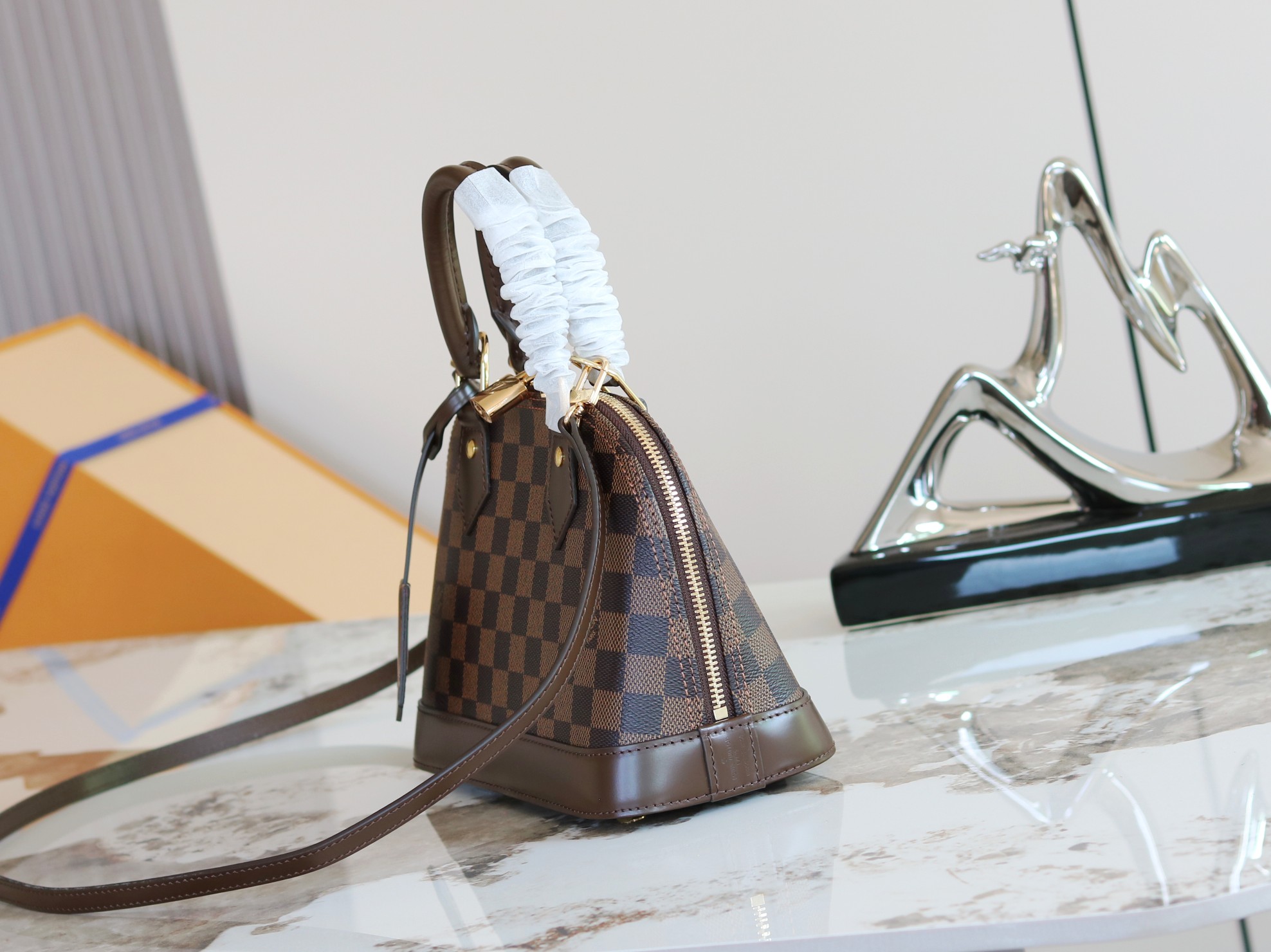 Louis Vuitton Alma Handbag in Monogram Canvas - Image 2