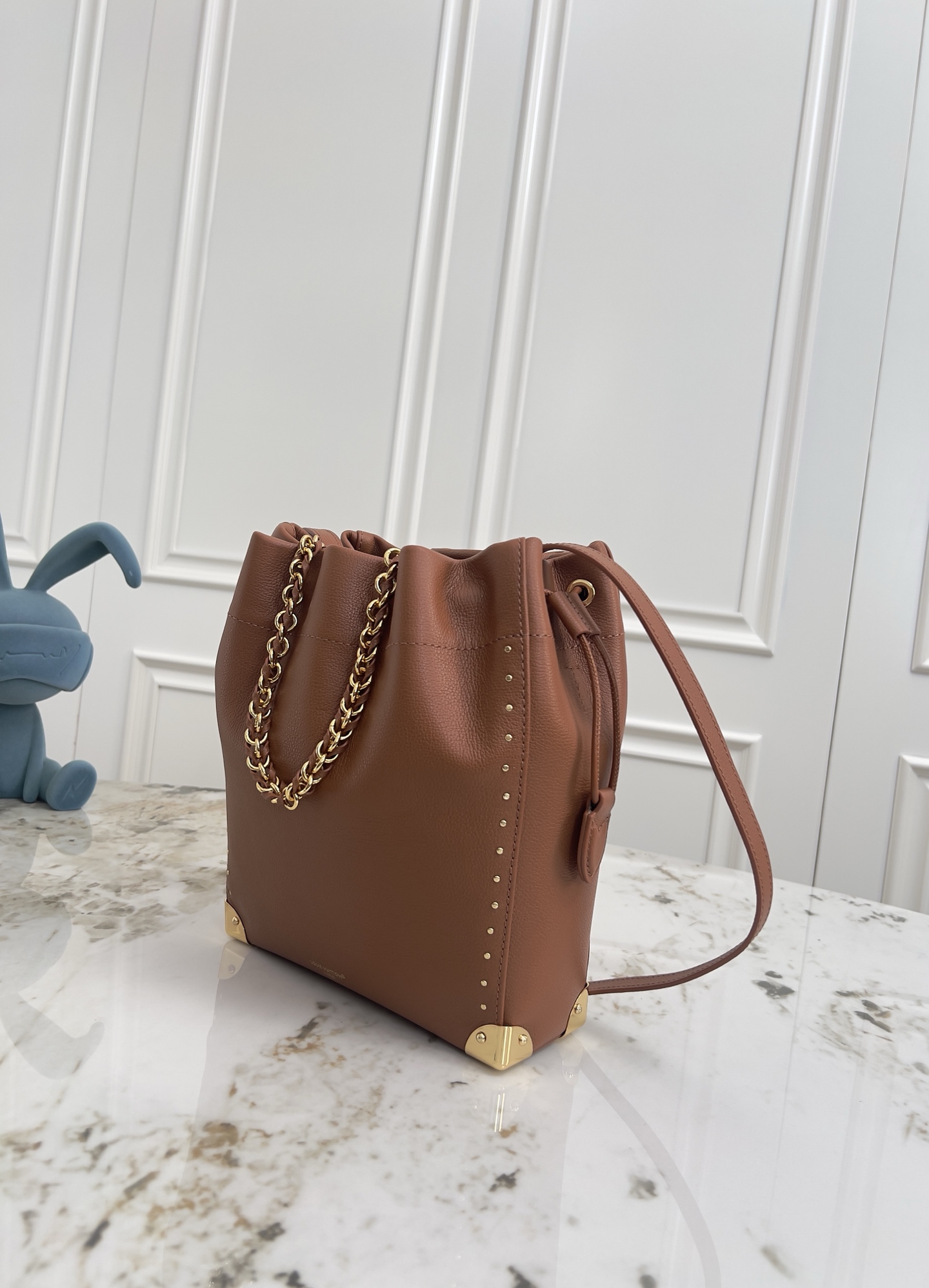 Louis Vuitton Noé Trunk Monogram Reverse Leather Shoulder Bag - Image 2