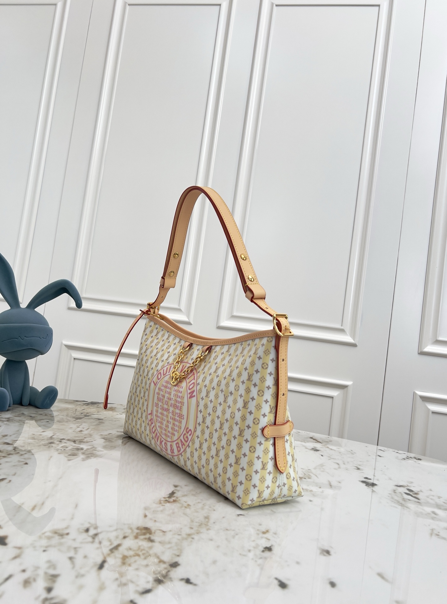 Louis Vuitton Carryall East-West Bag in Banana Monogram Canvas - Image 2