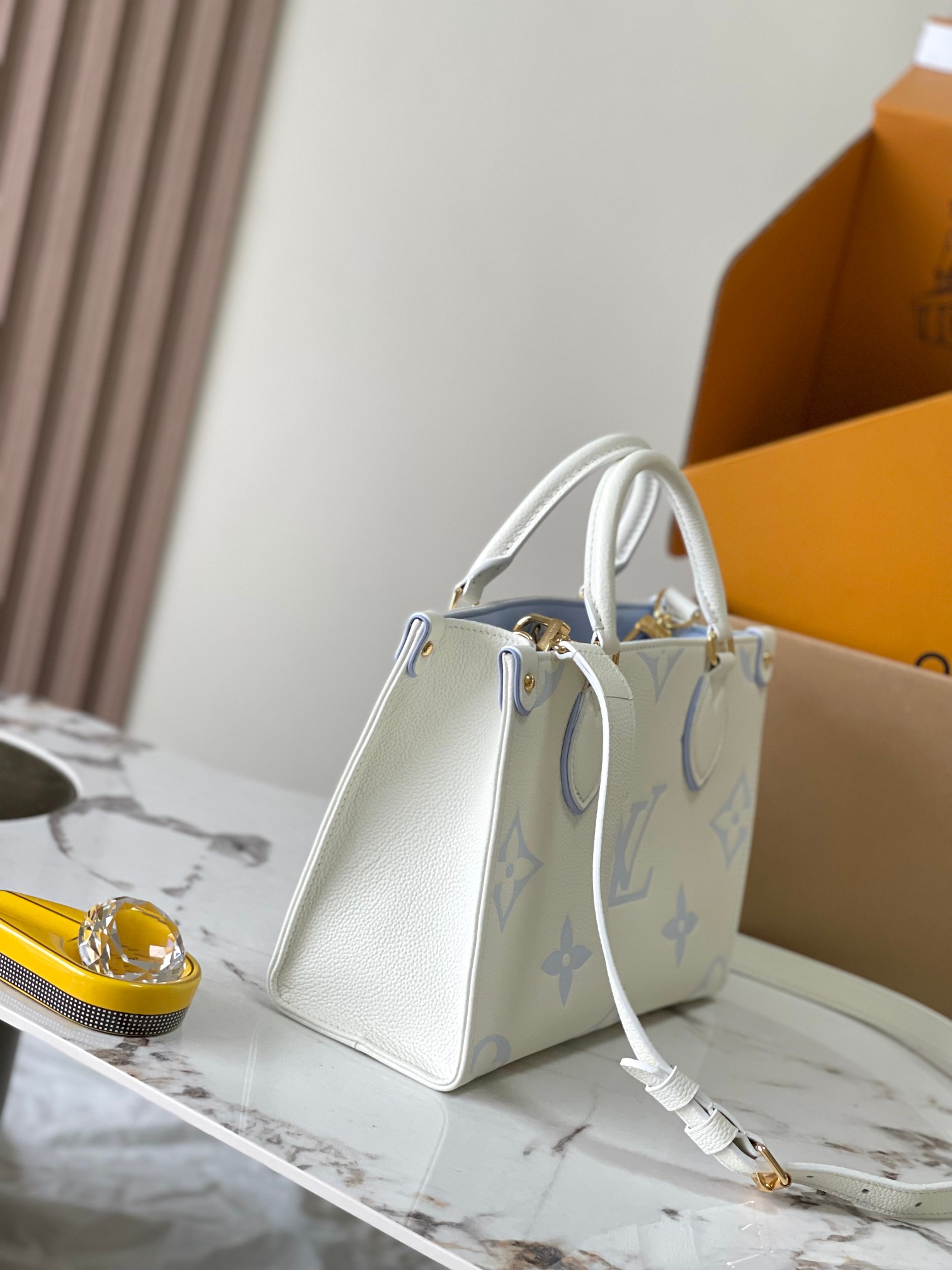 Louis Vuitton Onthego Small Tote Bag M46833 - Image 2