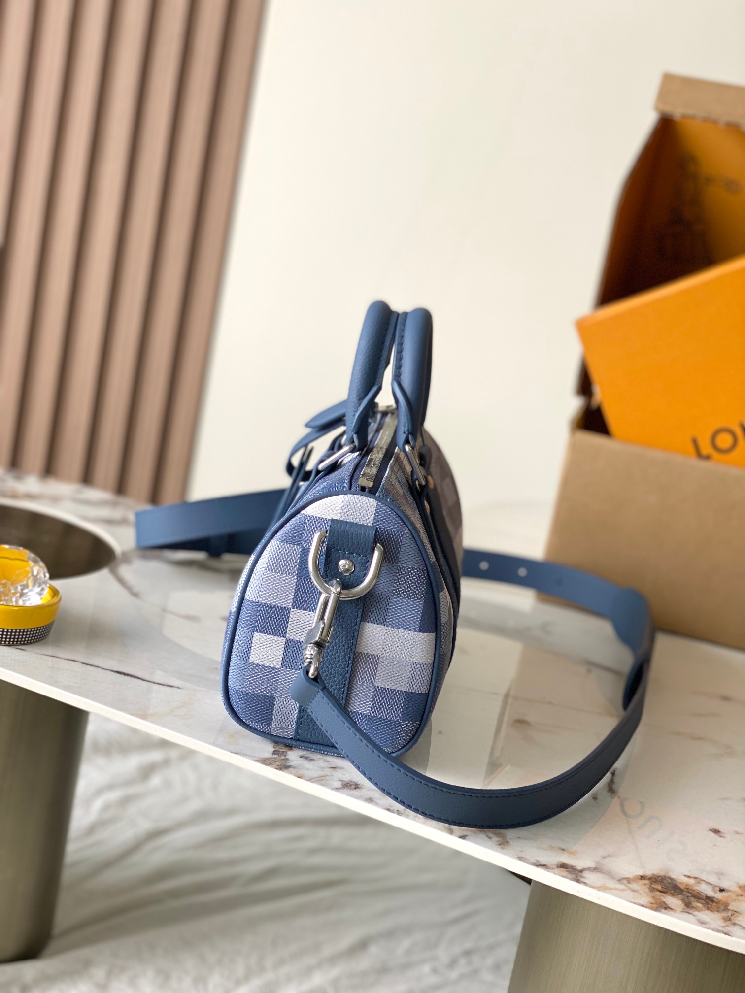 Louis Vuitton Keepall Bandoulière 25 Bag - Image 2