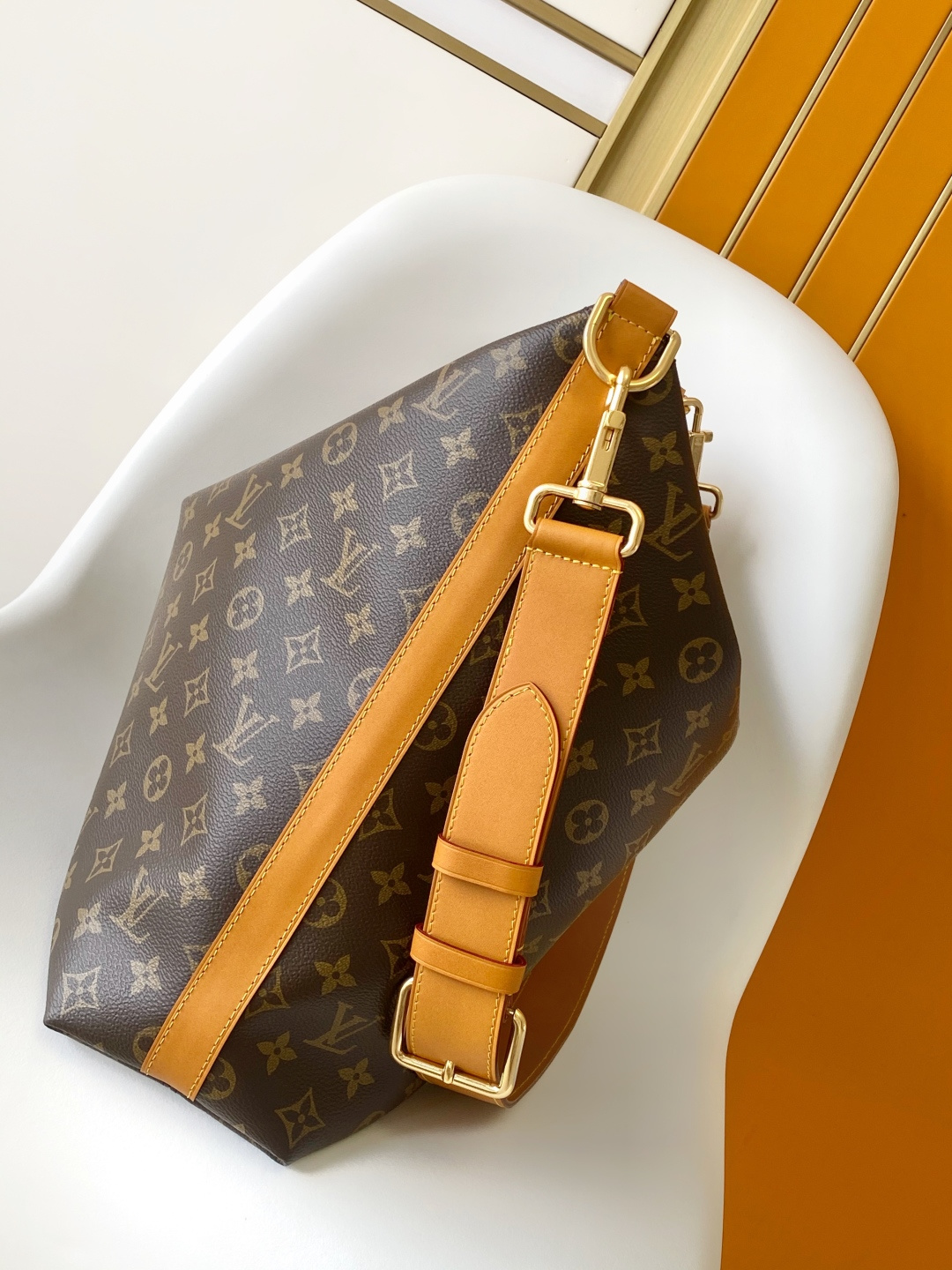 Louis Vuitton Metis Handbag M14018 in Monogram Canvas - Image 2