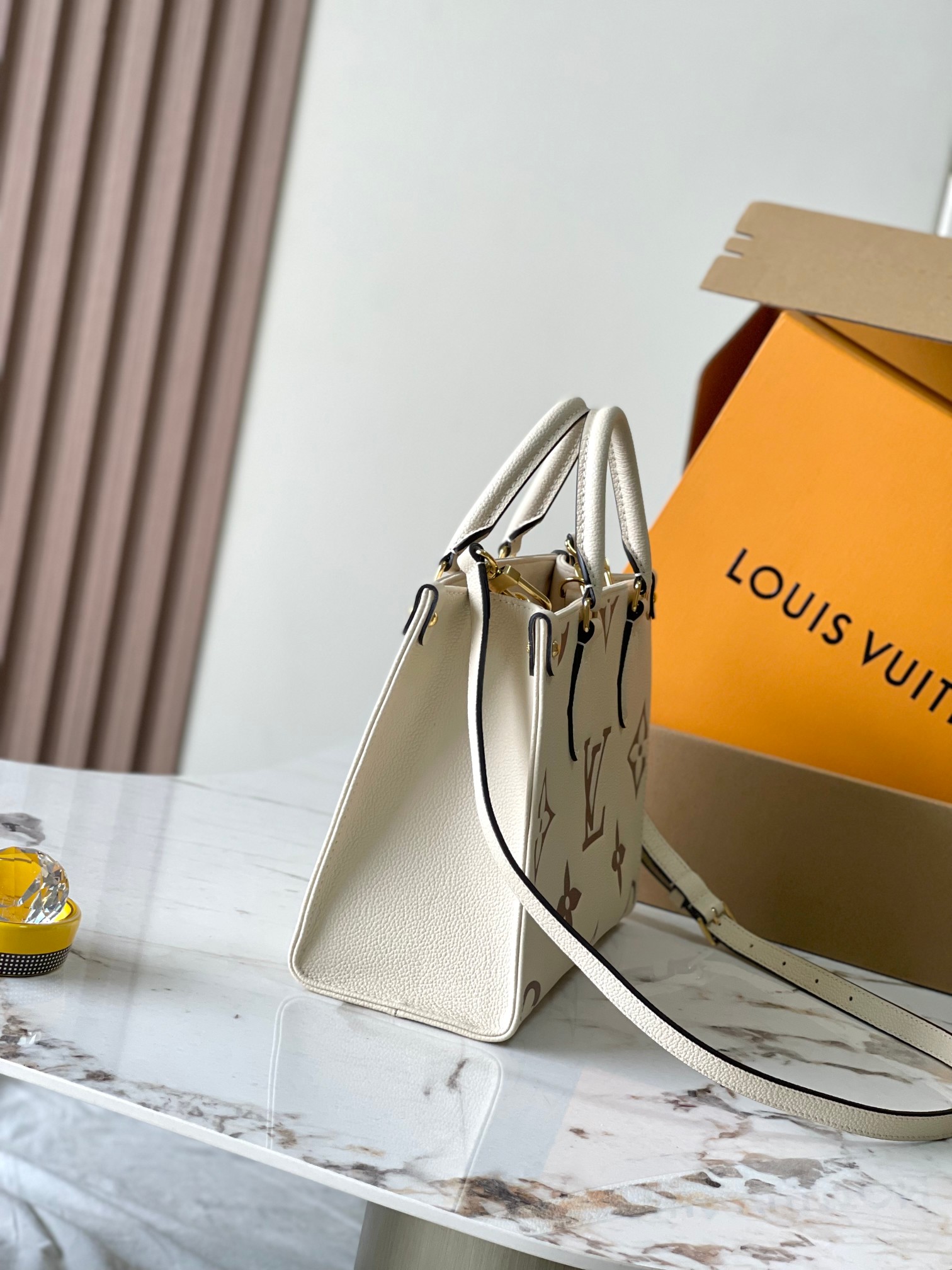 Louis Vuitton Onthego Small Handbag, White, Model M45654 - Image 2