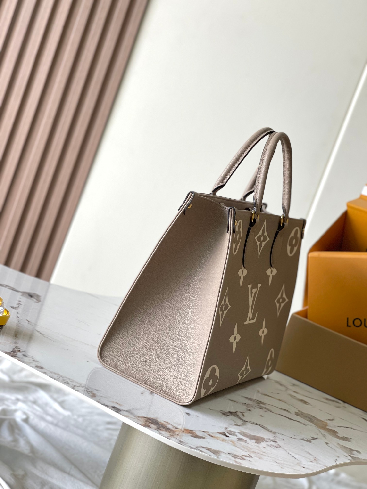 Louis Vuitton Onthego Medium Tote Bag M45494 - Image 2