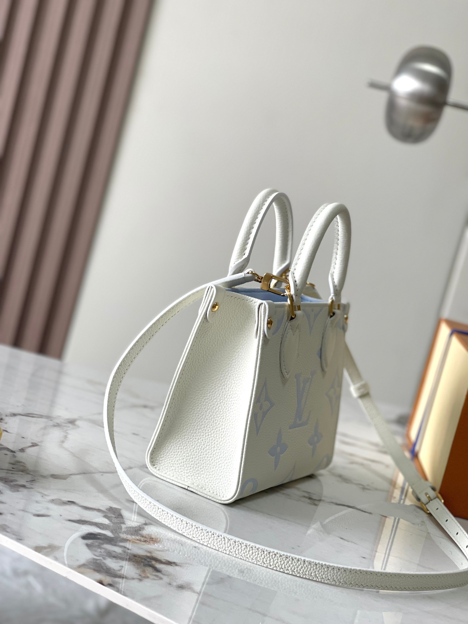 Louis Vuitton Onthego BB Handbag M47054 - Image 2