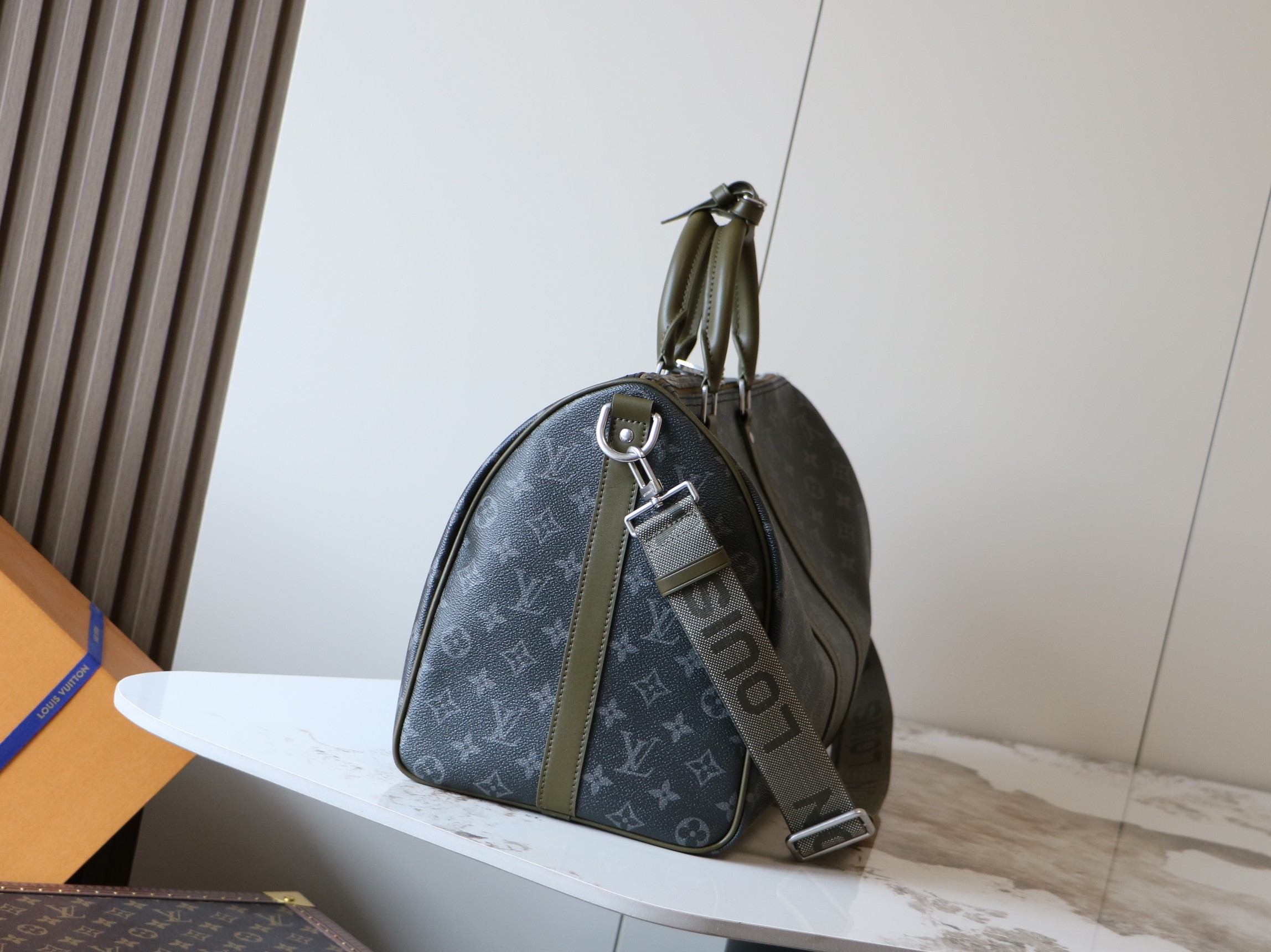 Louis Vuitton Keepall Bandoulière 45 Travel Bag in Monogram Eclipse Canvas - Image 2