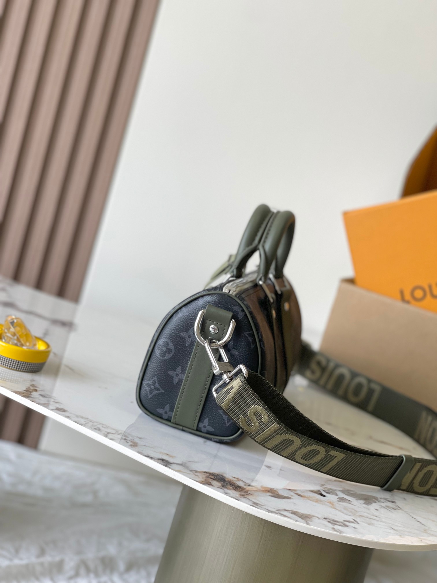 Louis Vuitton Keepall Bandoulière 25 Shoulder Bag - Image 2