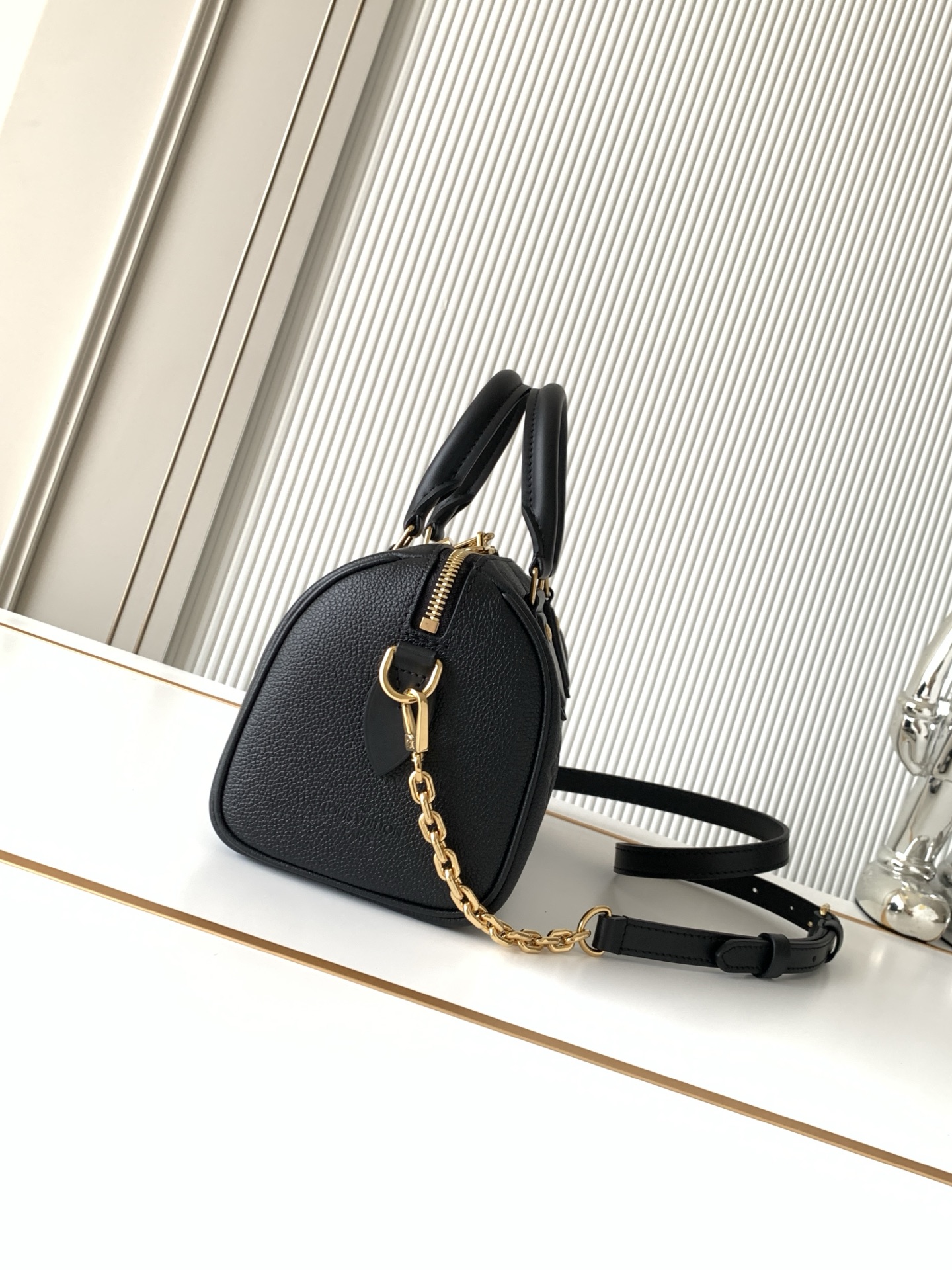 Louis Vuitton Speedy Bandoulière 20 Handbag in Black Monogram Empreinte Leather - Image 2