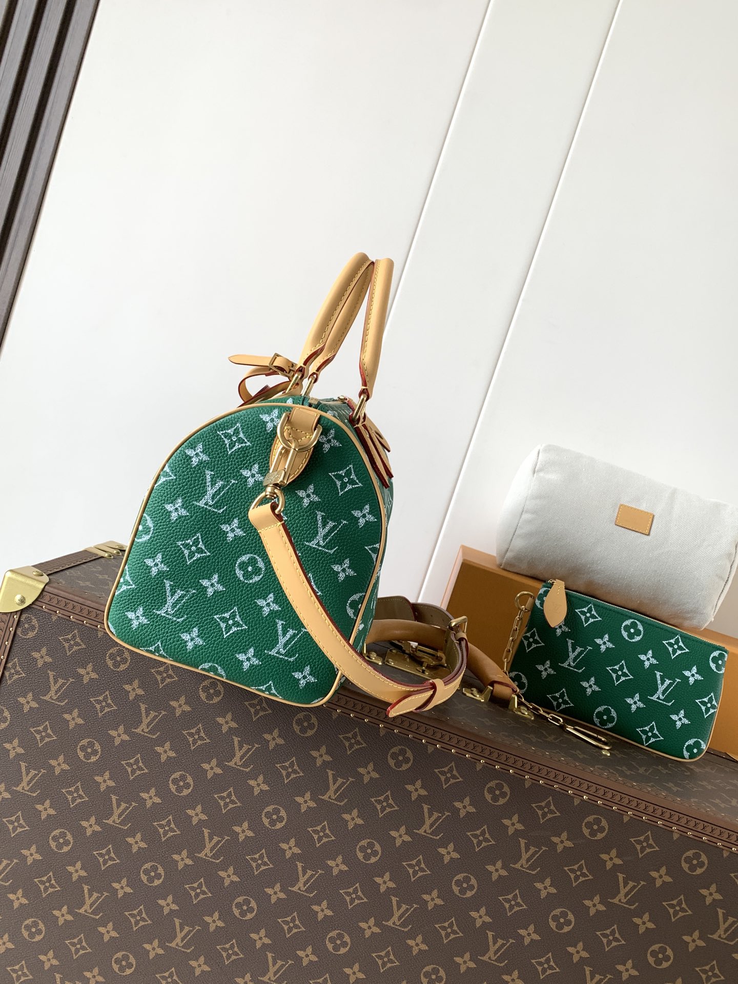 Louis Vuitton Speedy P9 Bandoulière 30 Monogram Leather Handbag - Image 2