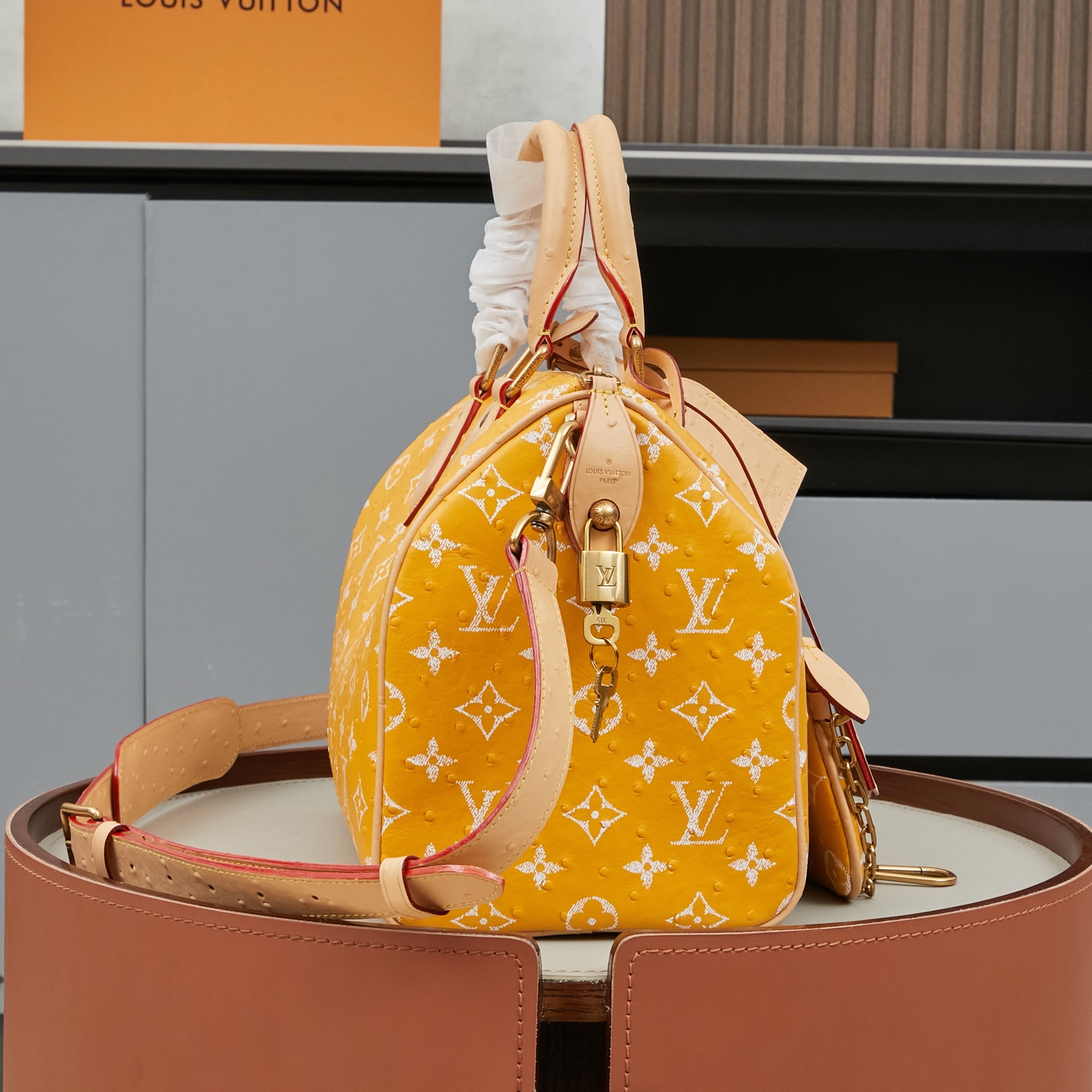 Louis Vuitton Speedy Bandouliere 30 Monogram Leather Handbag - Image 2