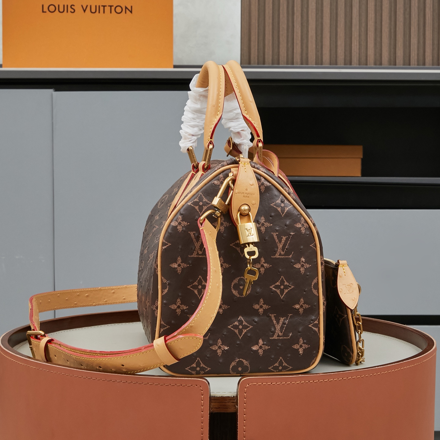 Louis Vuitton Speedy Bandouliere 30 Monogram Leather Crossbody Bag - Image 2