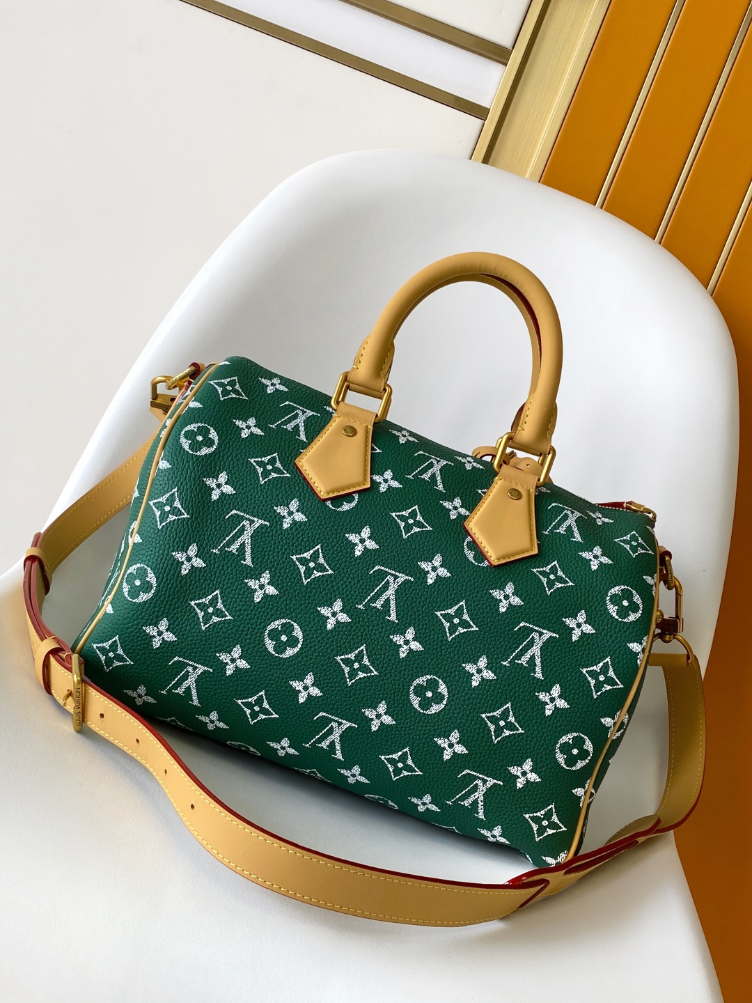 Speedy P9 Bandoulière 30 Monogram Leather Handbag - Image 2