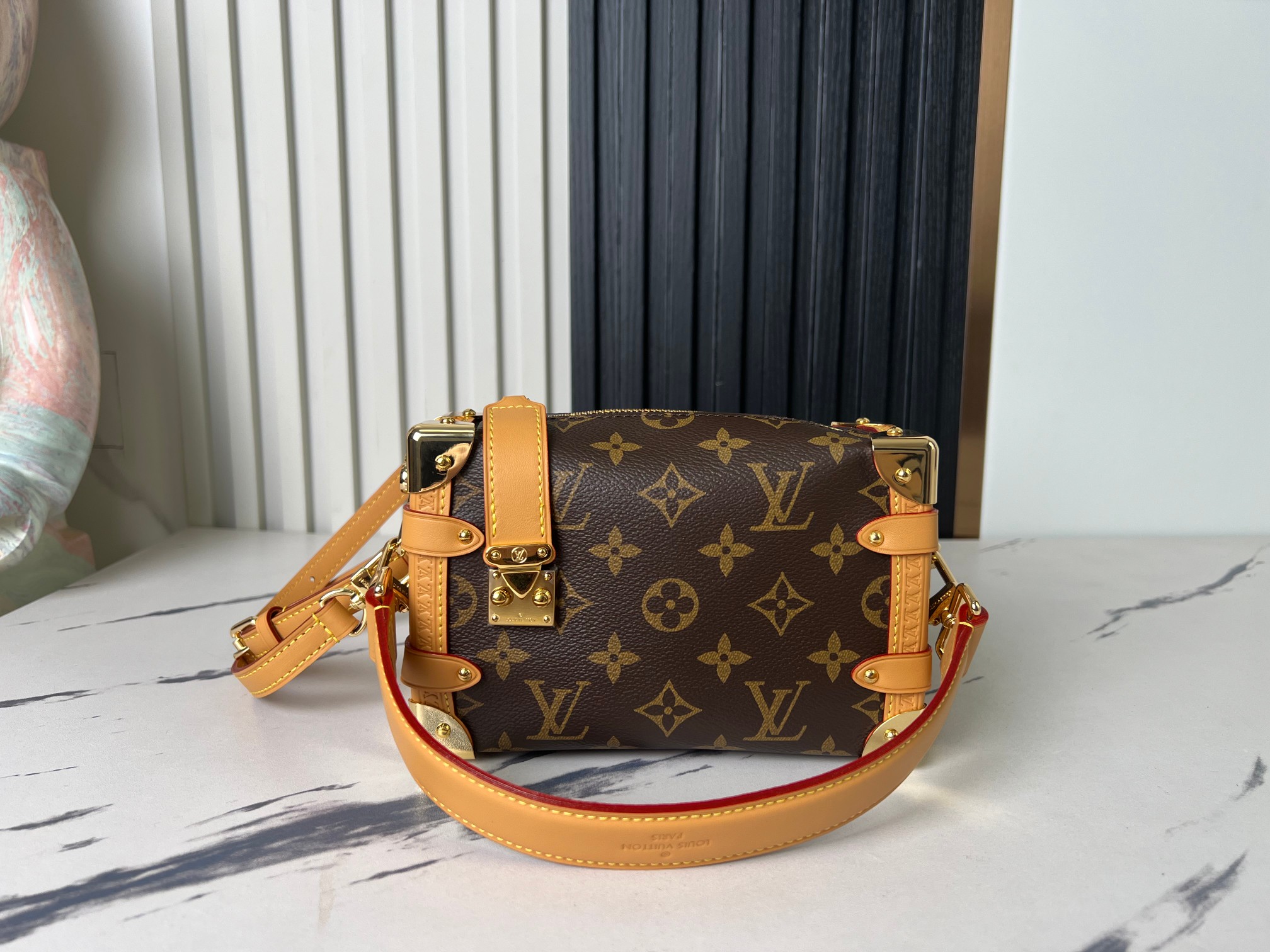 Louis Vuitton Monogram Box-Style Handbag M46815 - Image 2