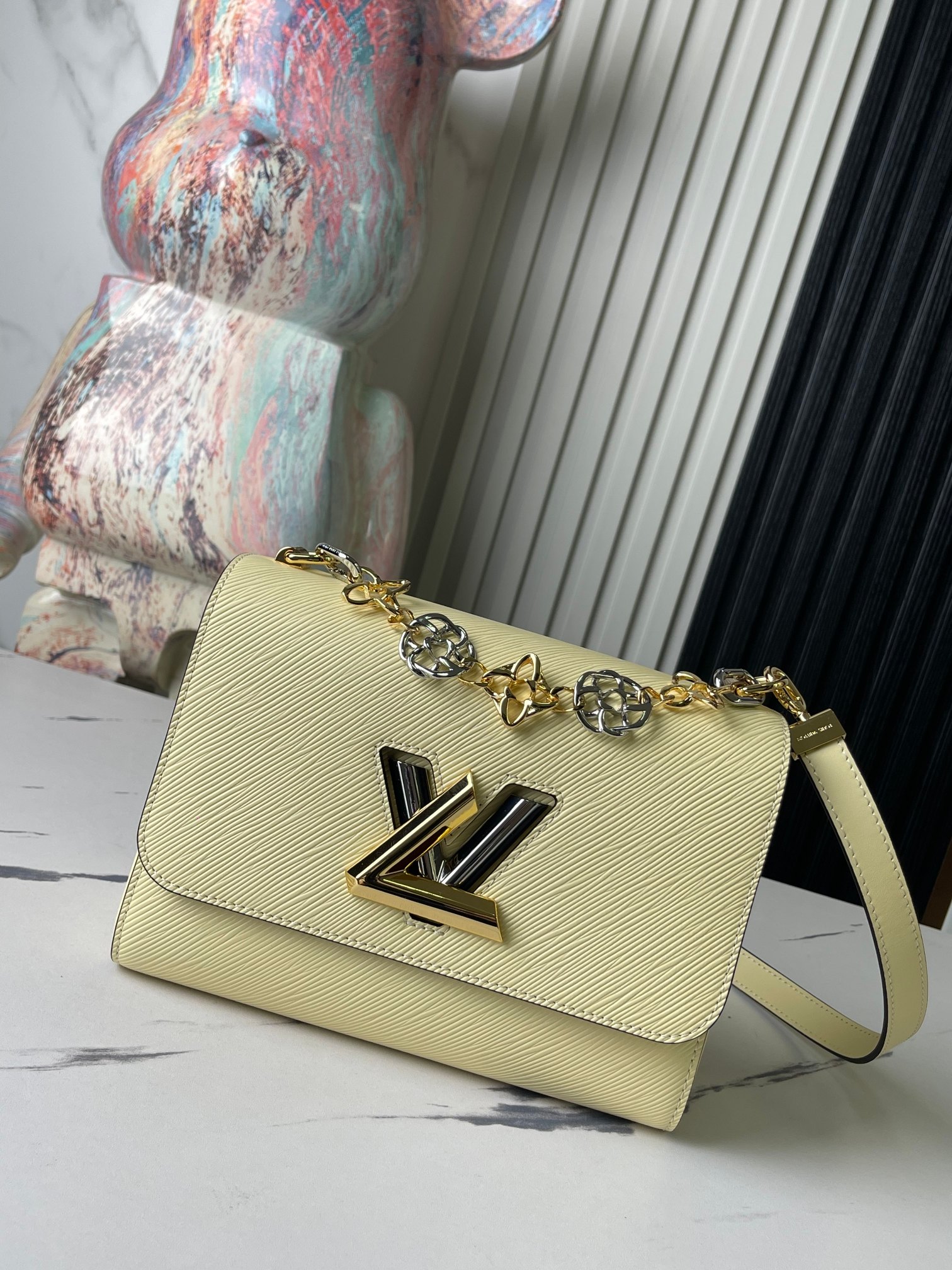 Louis Vuitton Twist Medium Handbag M22773 - Image 2