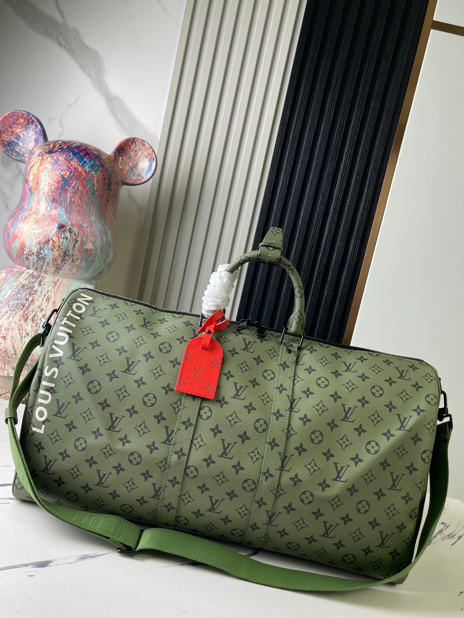 Louis Vuitton Keepall Bandoulière 55 Travel Bag in Monogram Tones - Image 2
