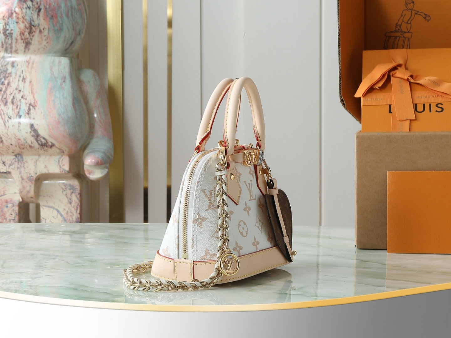 Alma Mini White Floral Chain Handbag - Image 2