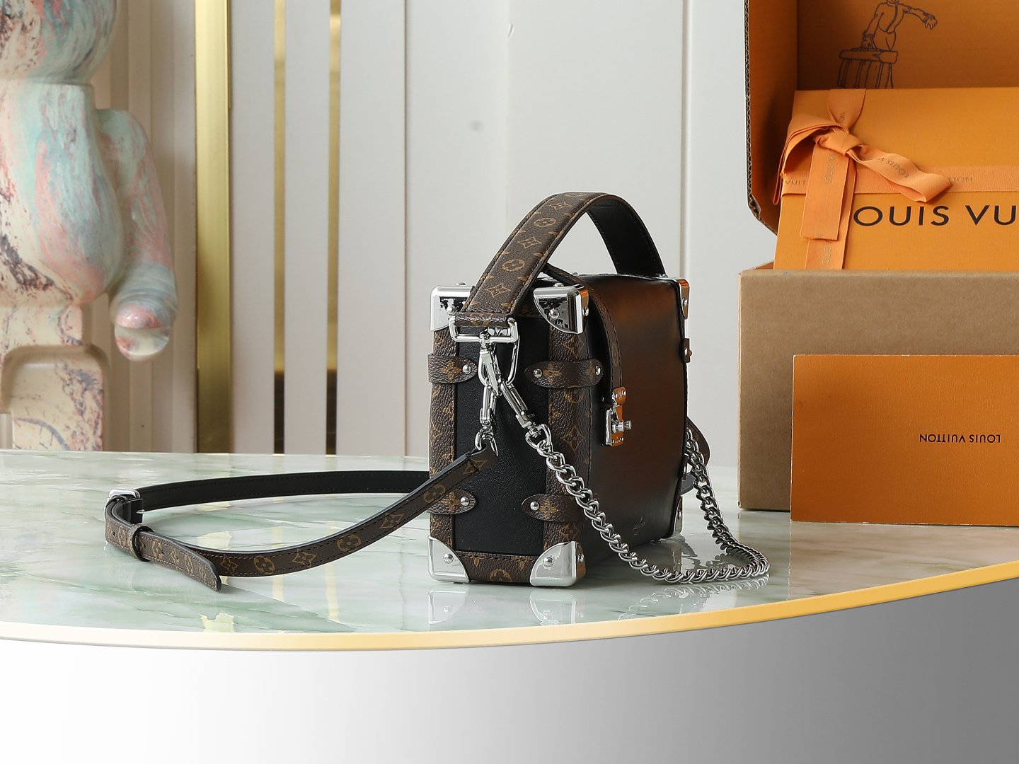 Louis Vuitton Side Trunk Vibe M15195 Black Leather Chain Crossbody Bag - Image 2