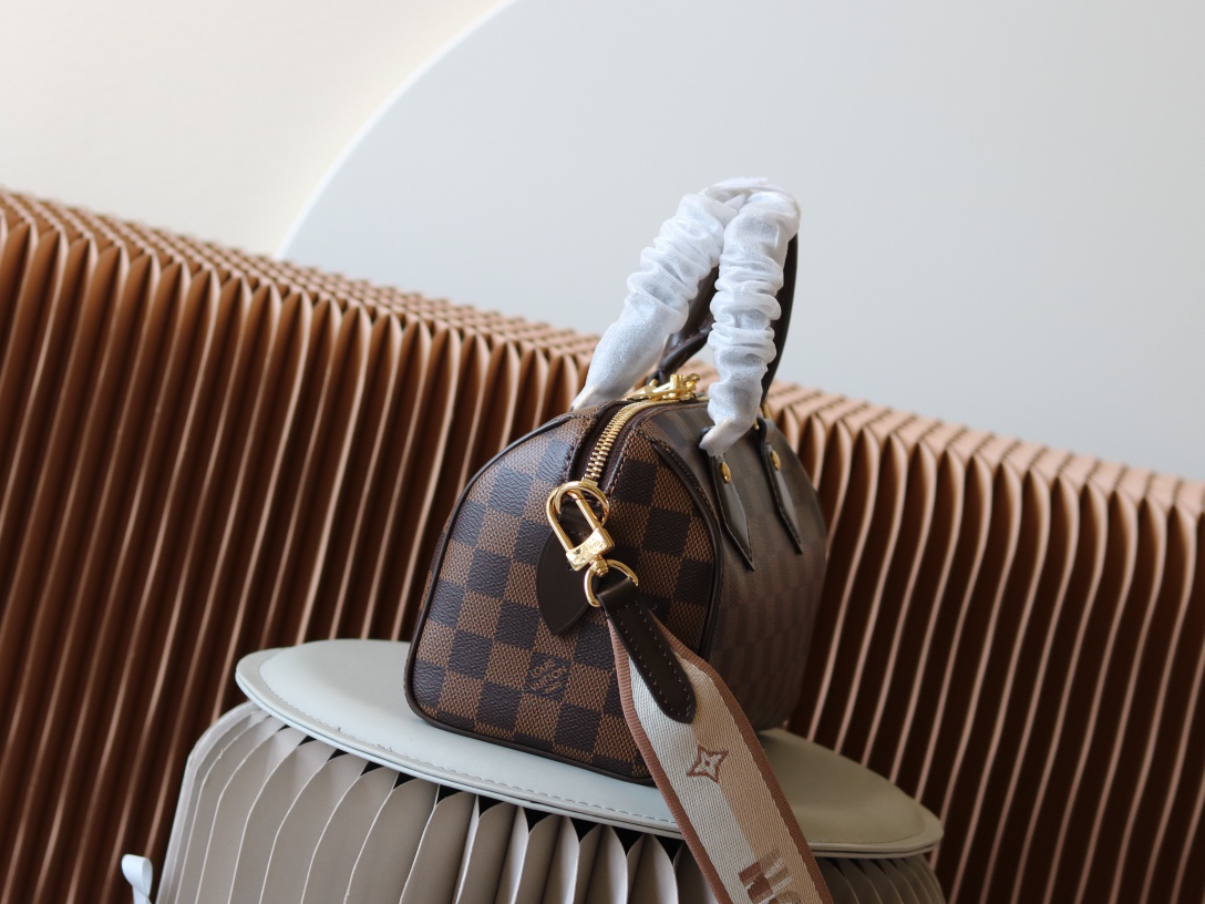 Speedy Bandoulière 20 Monogram Canvas Crossbody Bag - Image 2