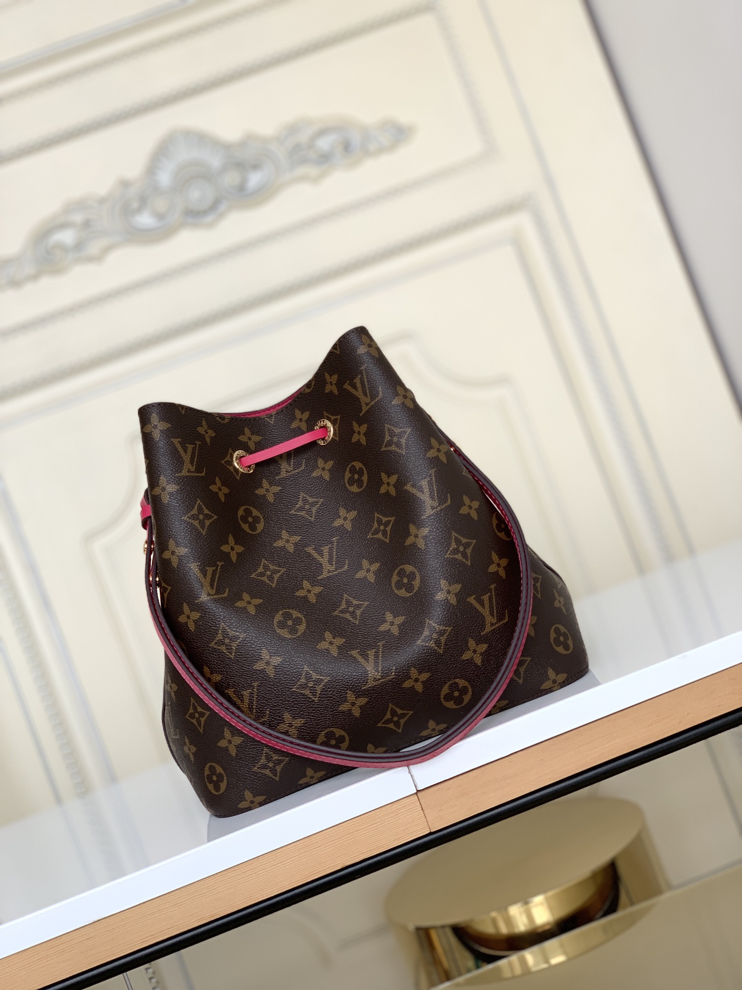 Louis Vuitton NéoNoé Bucket Bag in Monogram Canvas - Image 2