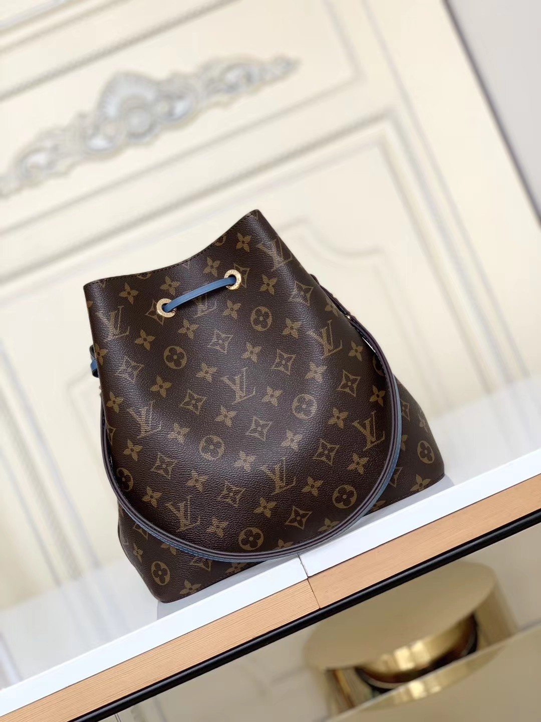 Louis Vuitton NéoNoé Bucket Crossbody Bag M44022 - Image 2