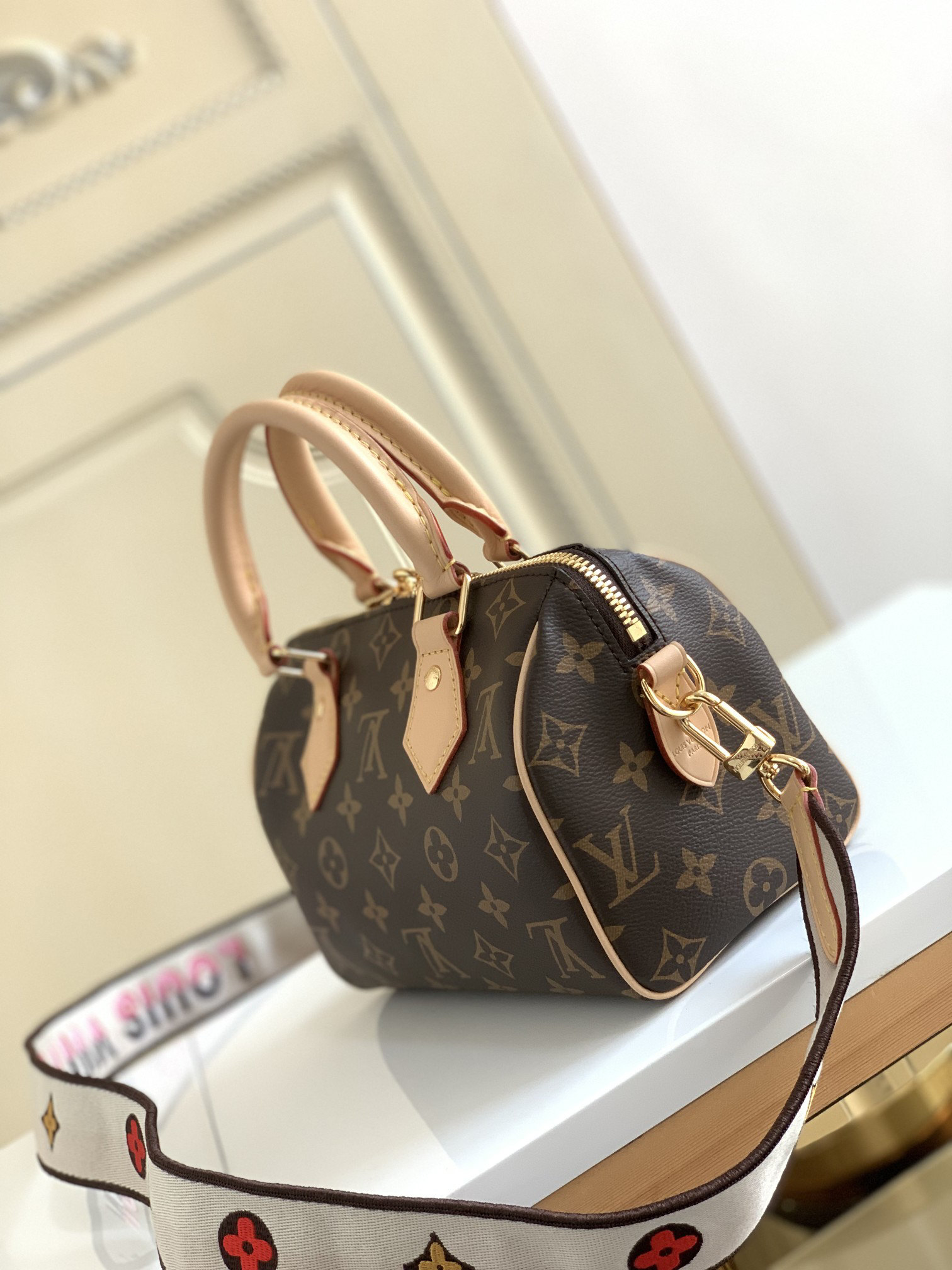 Louis Vuitton Speedy 20 Handbag in Damier Ebene Canvas - Image 2