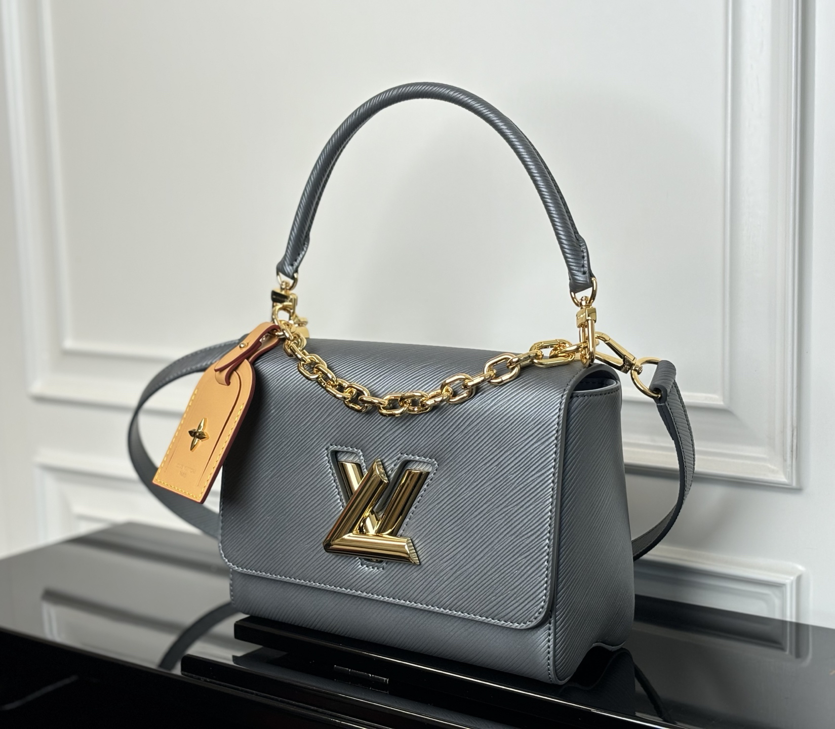 Louis Vuitton M14059 Twist MM Epi Leather Crossbody Bag - Image 2