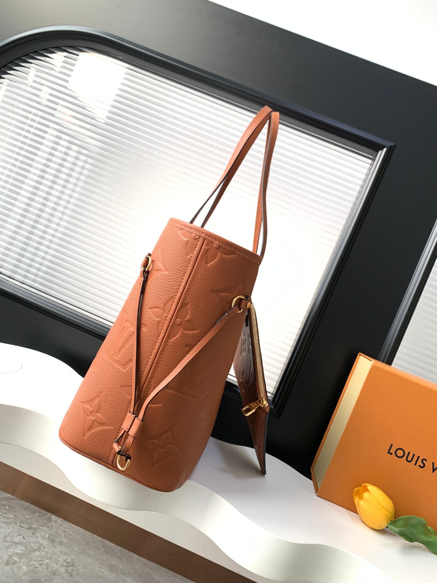 Neverfull MM Tote Bag with Removable Zippered Pouch - Image 2