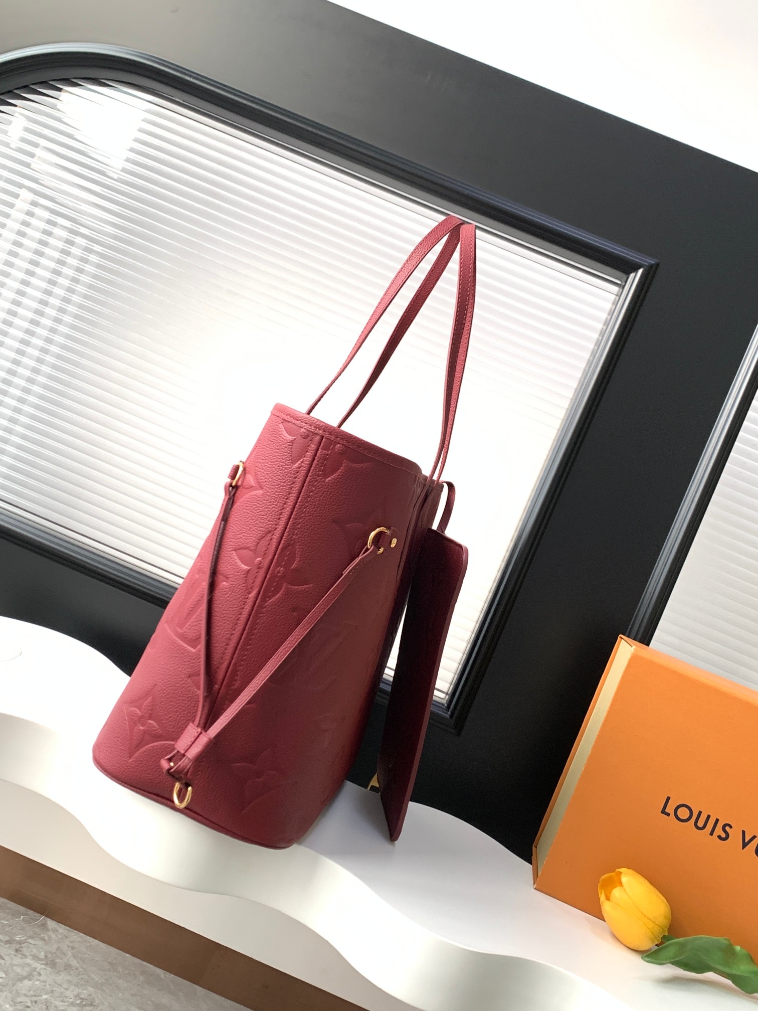 Louis Vuitton Neverfull Medium Tote Bag with Removable Zippered Pouch - Image 2