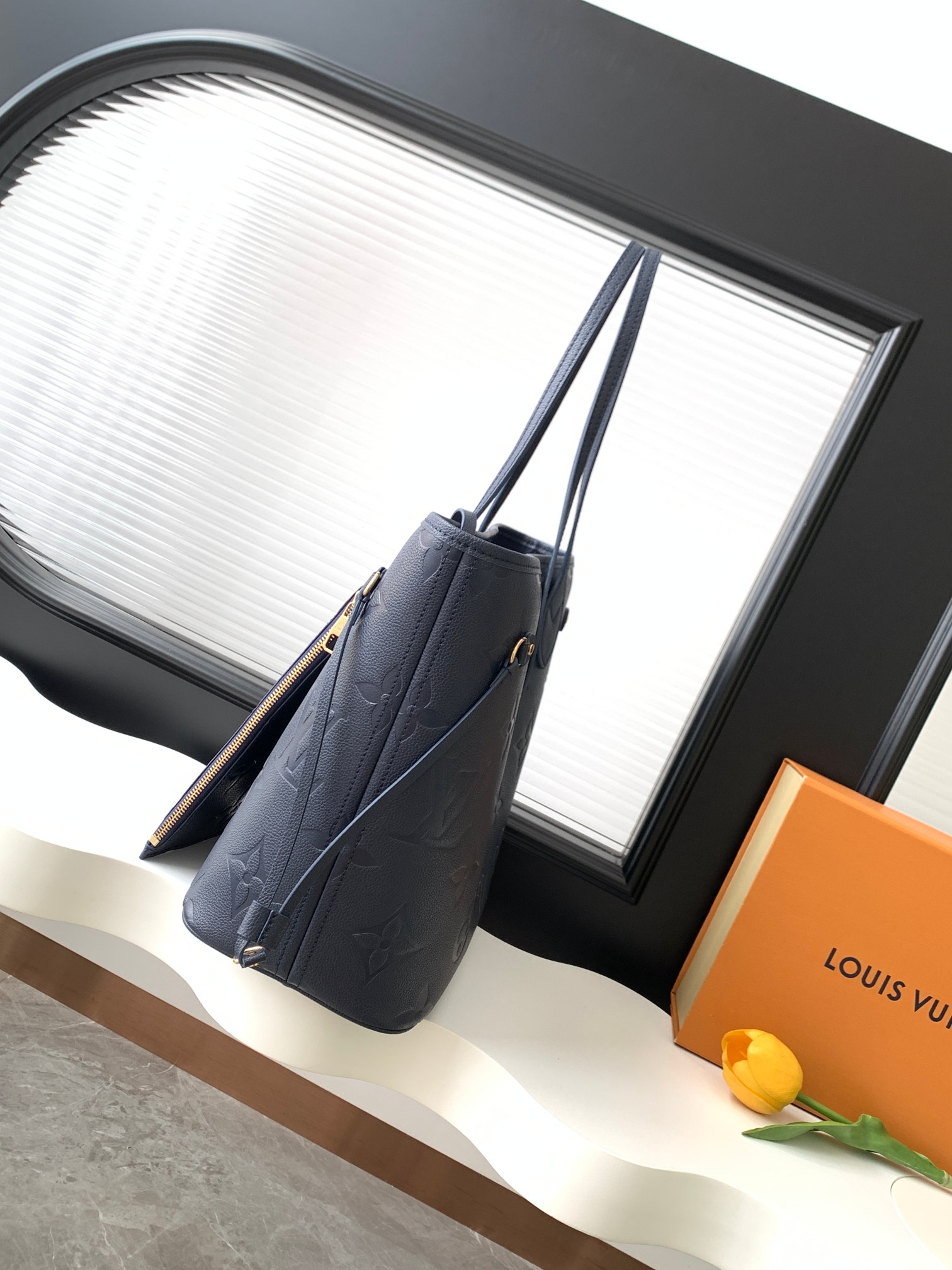 Louis Vuitton Neverfull MM Tote Bag with Detachable Zip Pouch - Image 2