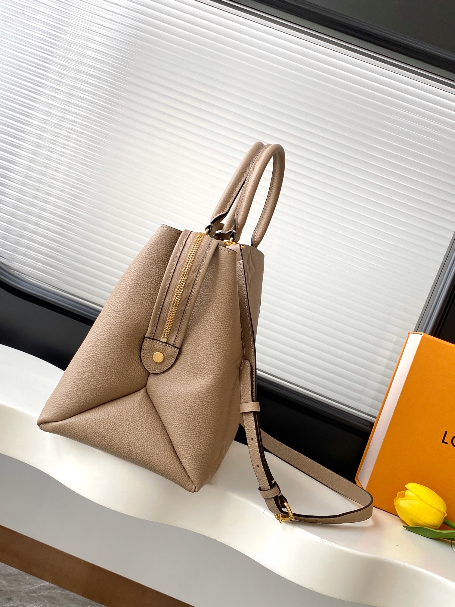 Louis Vuitton Grand Palais Handbag M45833 - Image 2