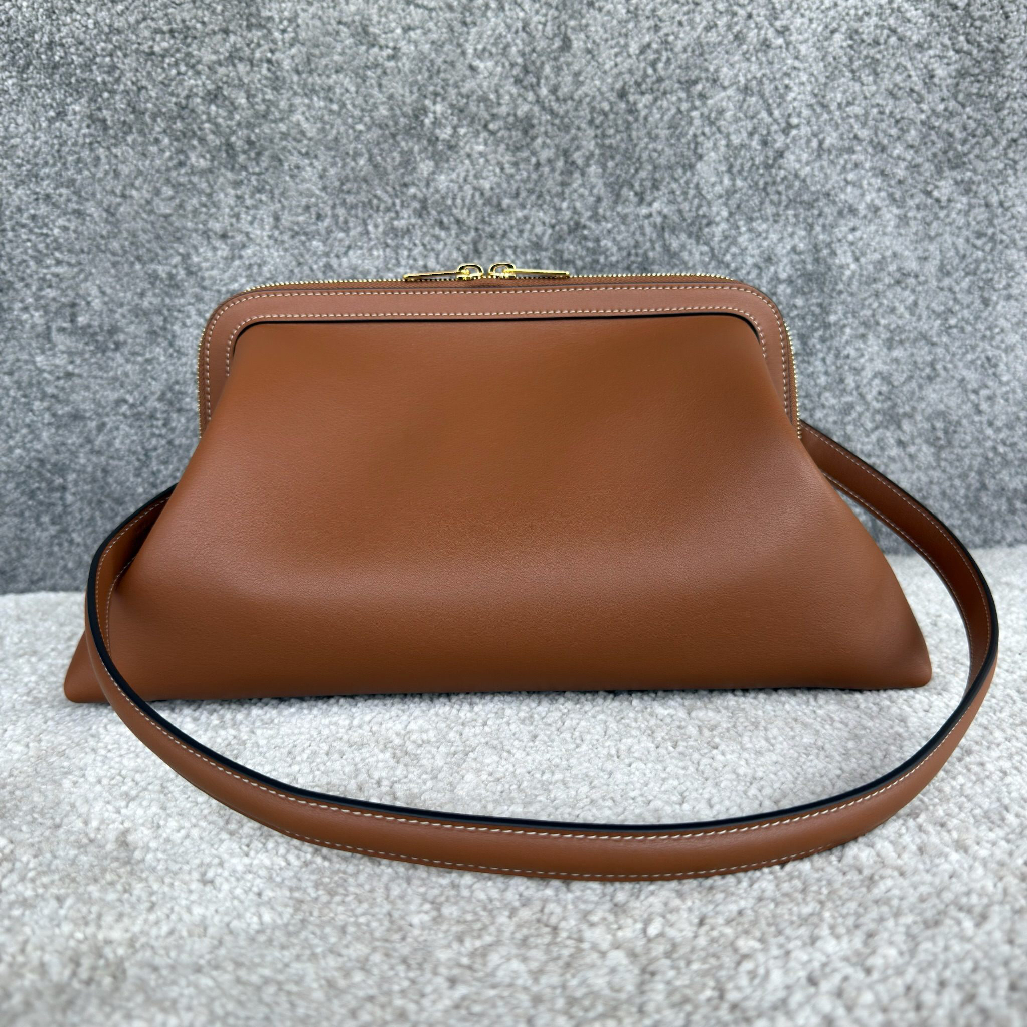 DOCTOR UCH Leather Handbag - Image 2