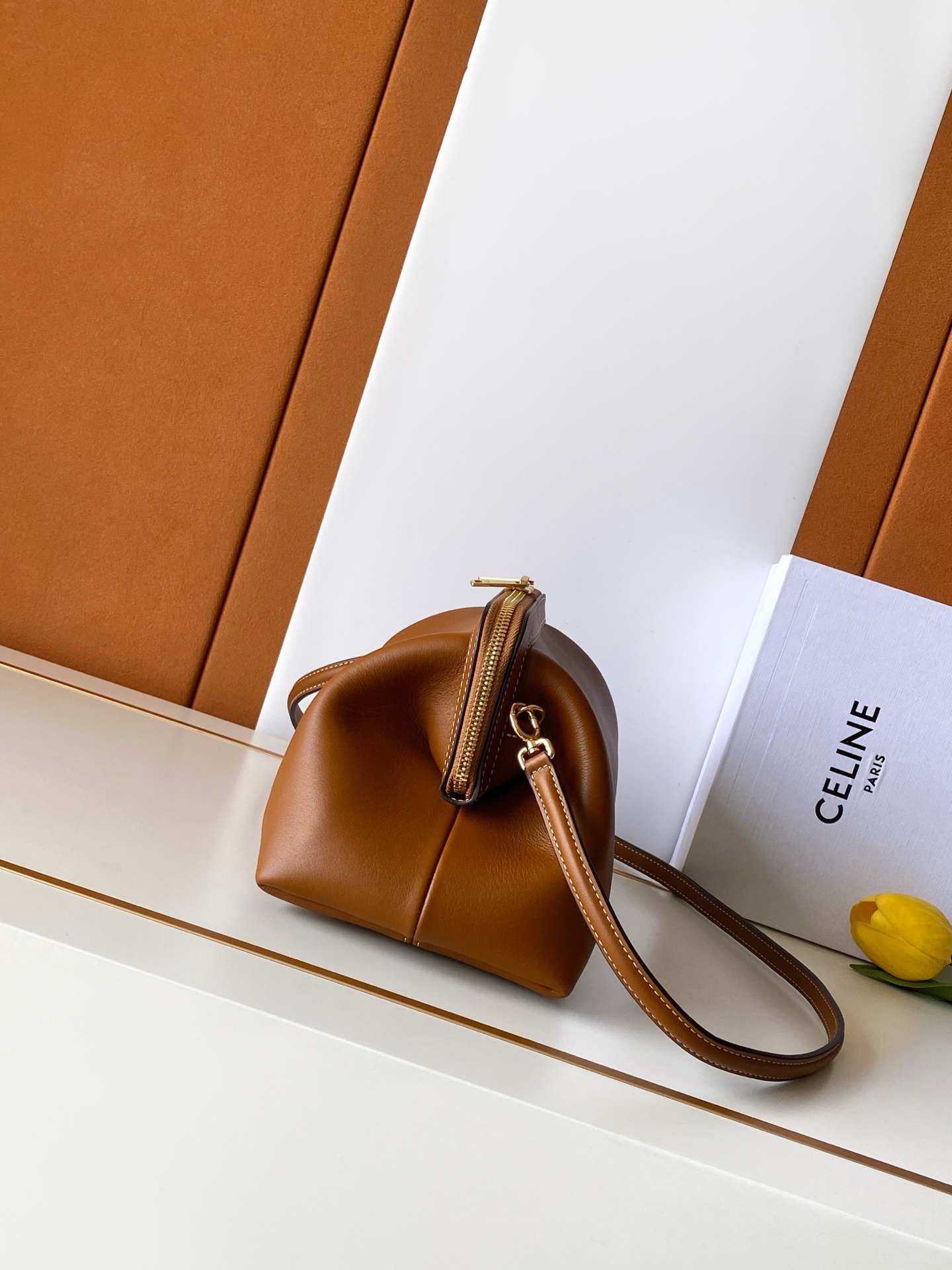 CE DOCTOR UCH Small Cowhide Handbag - Image 2