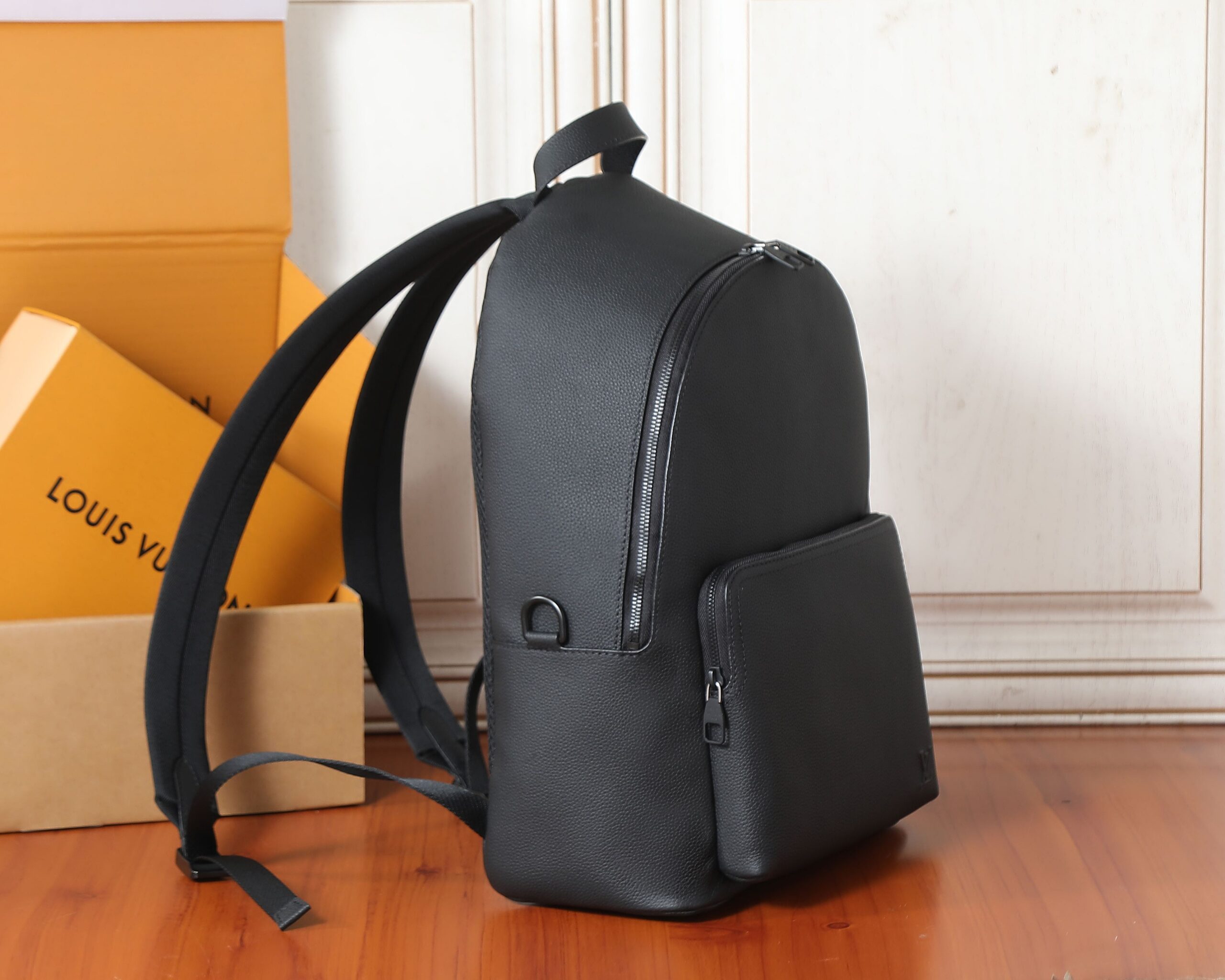 Louis Vuitton Discovery Work Shoulder Bag - Image 2