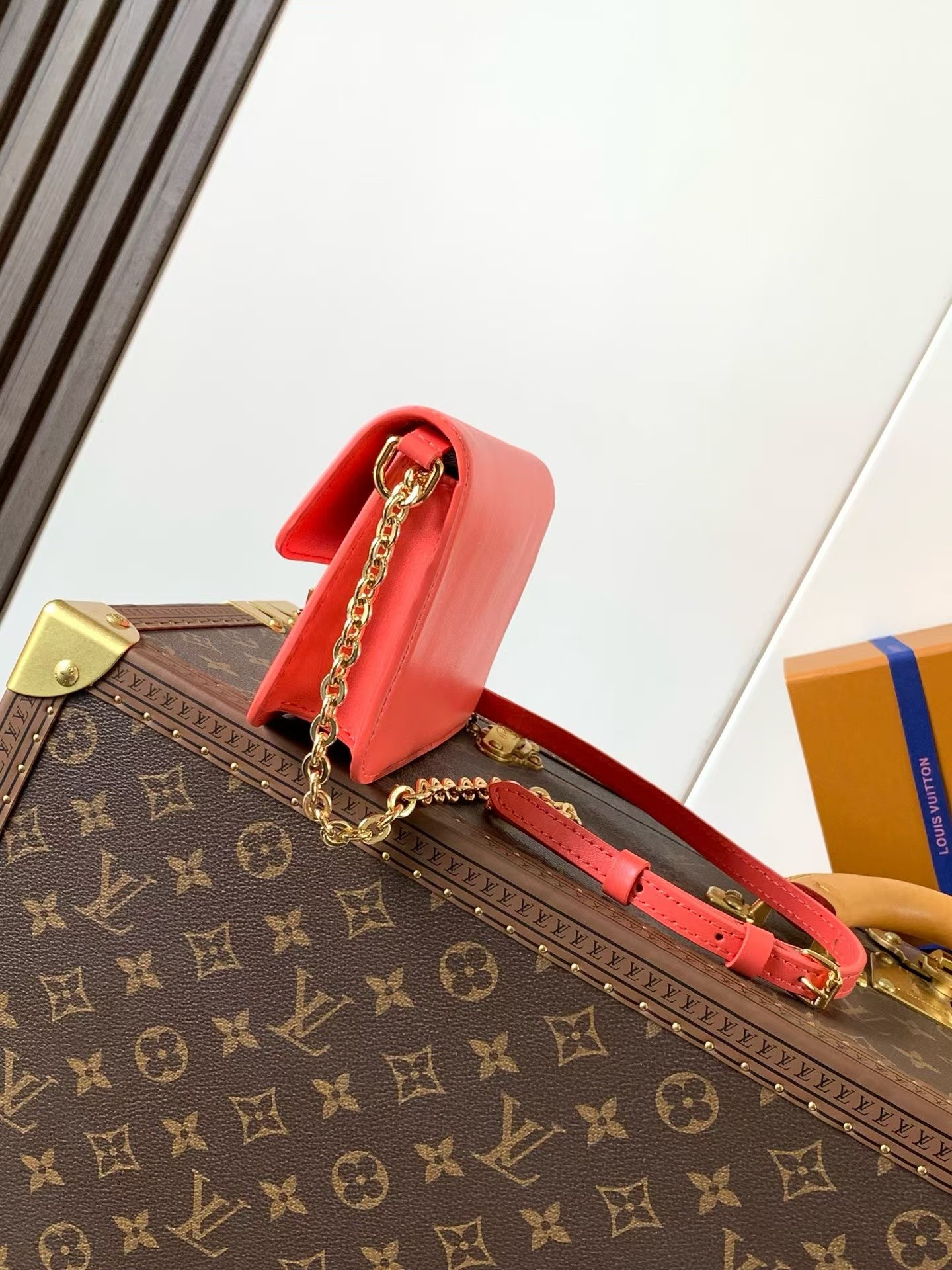 Louis Vuitton LV Bloom Wallet On Chain Crossbody Bag M14548 - Image 2