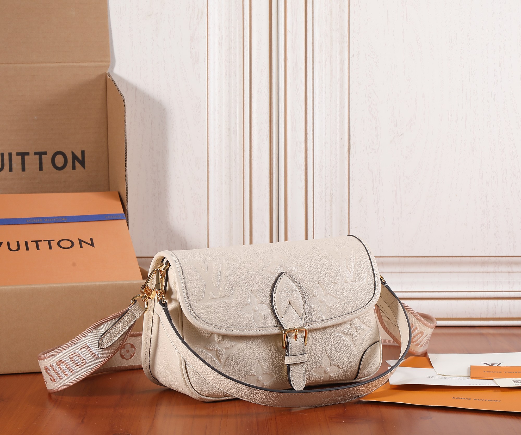 Louis Vuitton Diane Monogram Empreinte Leather Shoulder Bag M46388 - Image 2