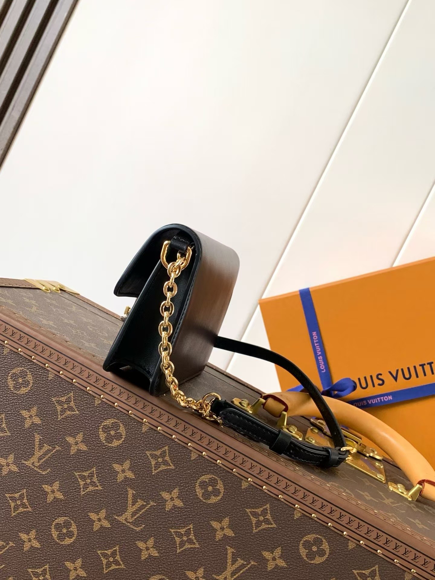 Louis Vuitton LV Bloom Wallet On Chain - Image 2