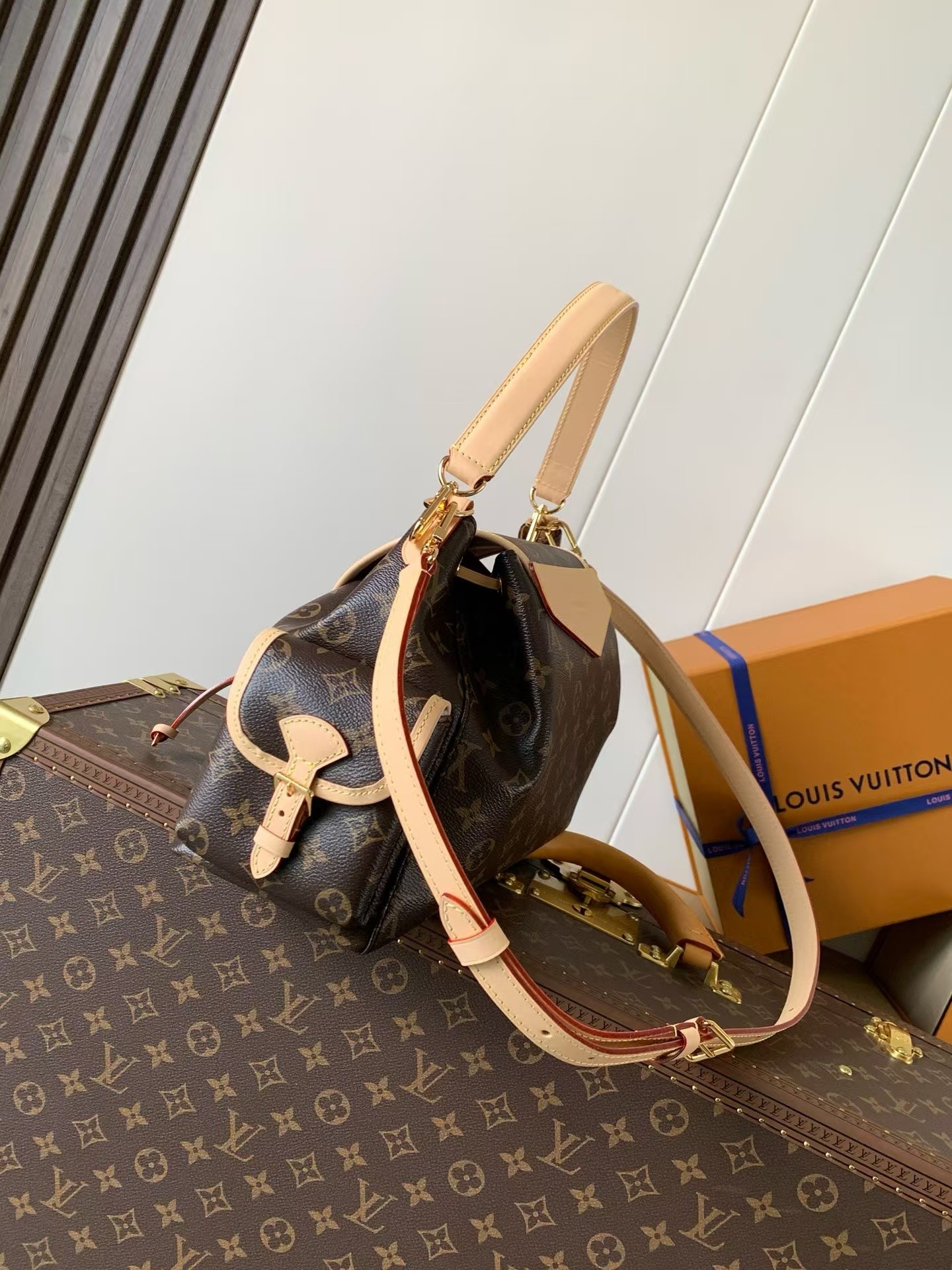 Louis Vuitton Odyssee Medium Crossbody Bag - Image 2
