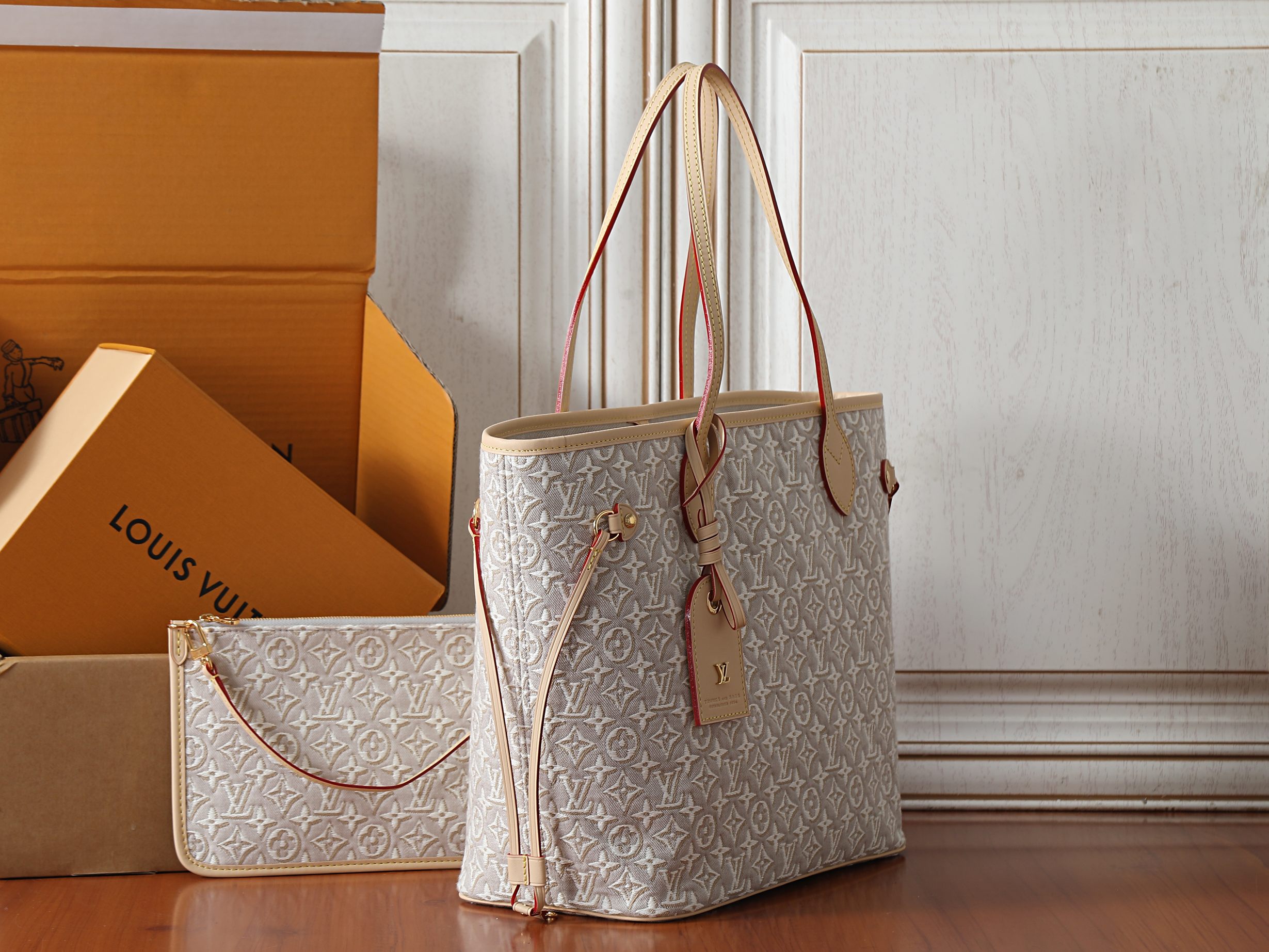 Louis Vuitton Neverfull MM Monogram Emblème Tote Bag - Image 2