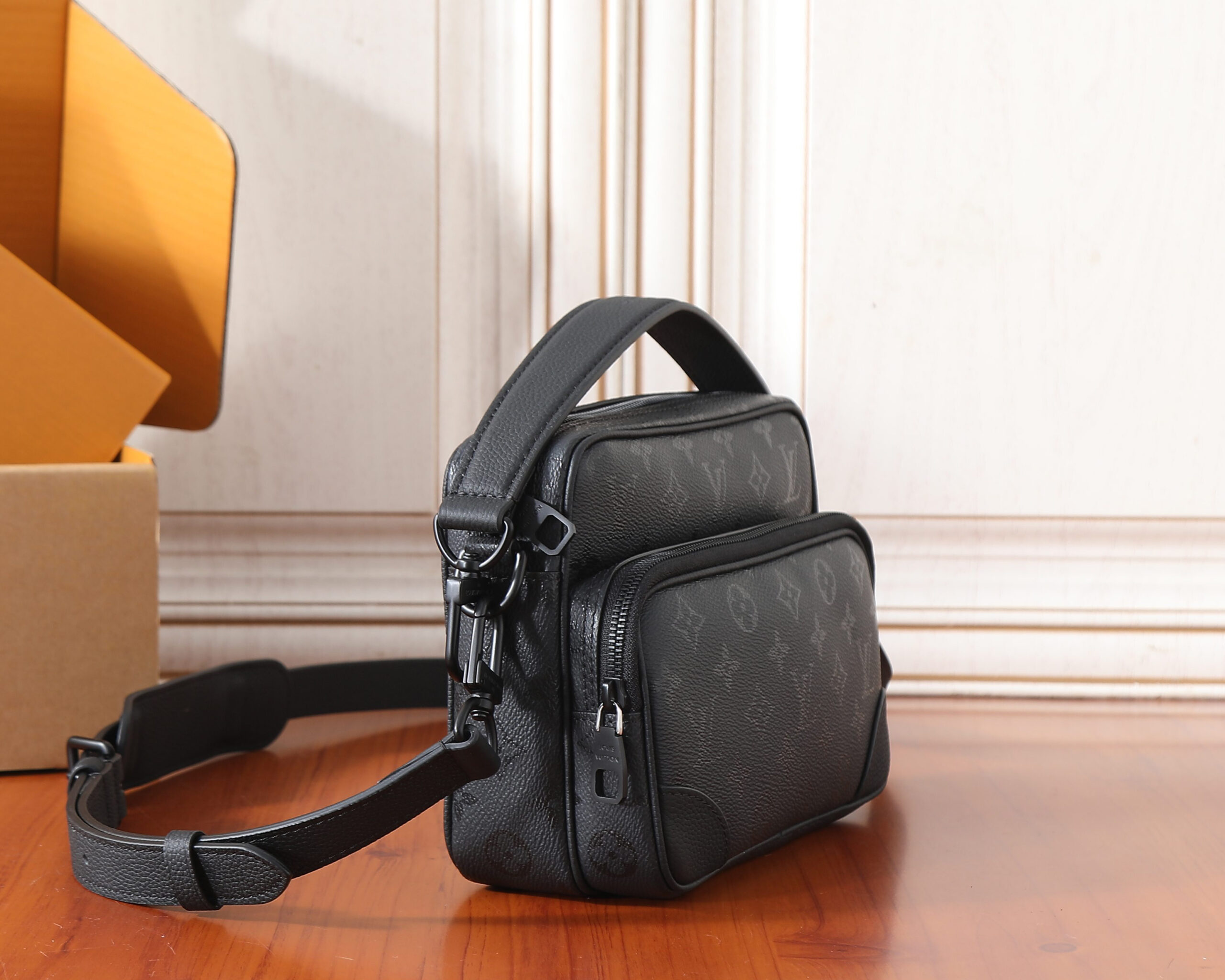 Louis Vuitton Nil Crossbody Bag M26783 - Image 2