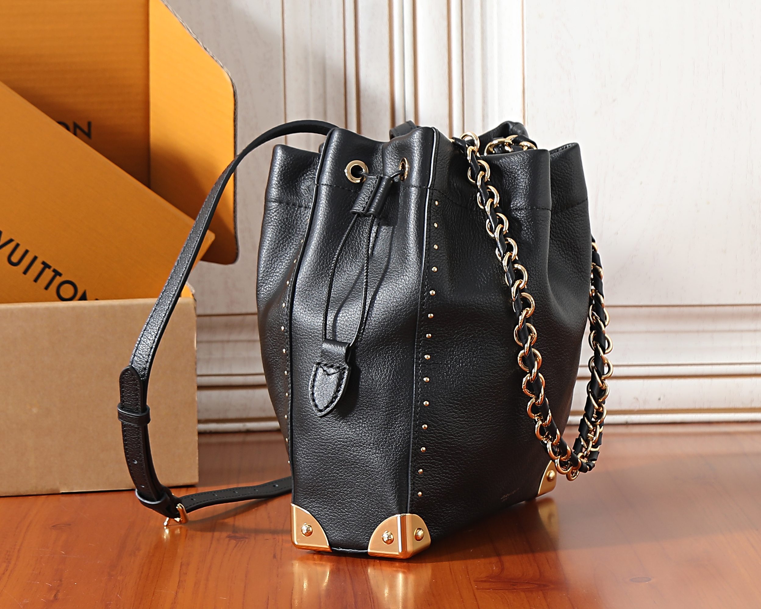 Louis Vuitton Noe Trunk Leather Bucket Bag - Image 2