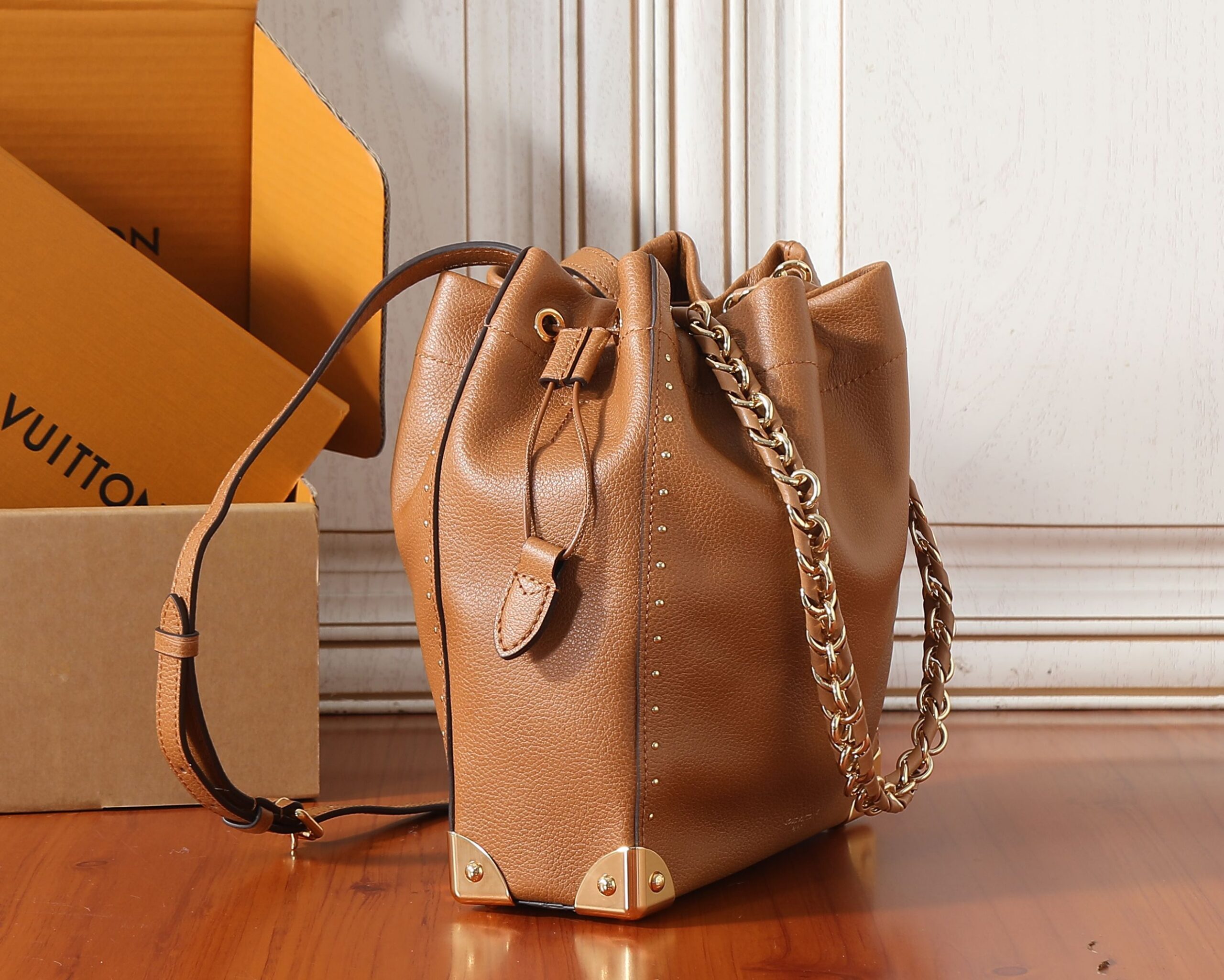 Louis Vuitton Noé Trunk Leather Crossbody Bag - Image 2