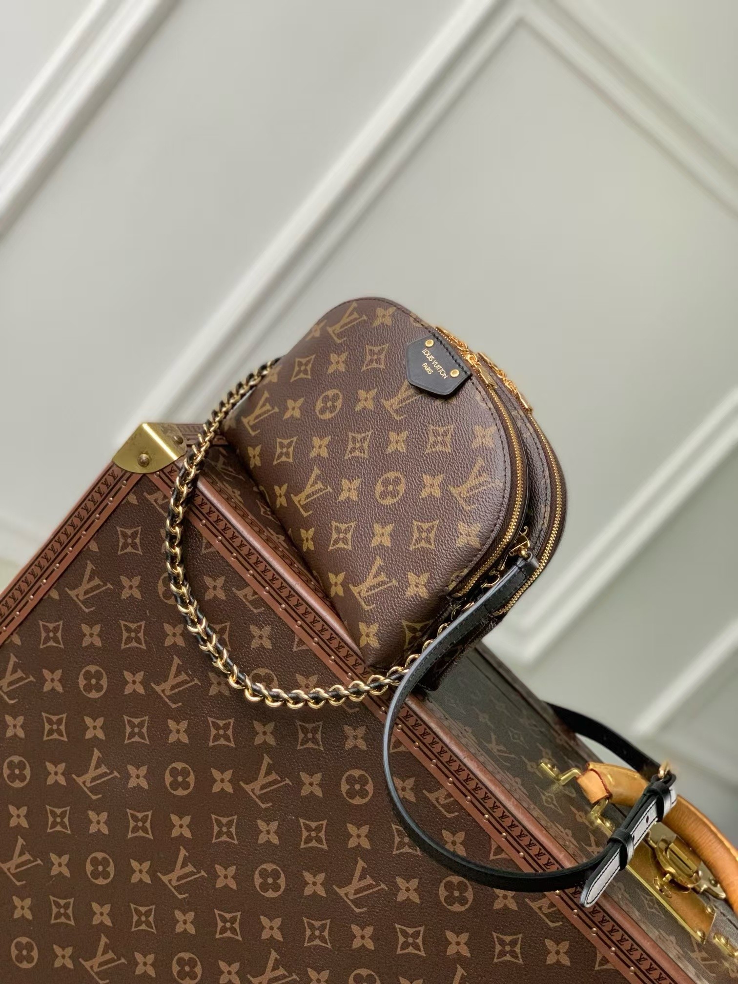 Alma M12996 Monogram Canvas Handbag - Image 2
