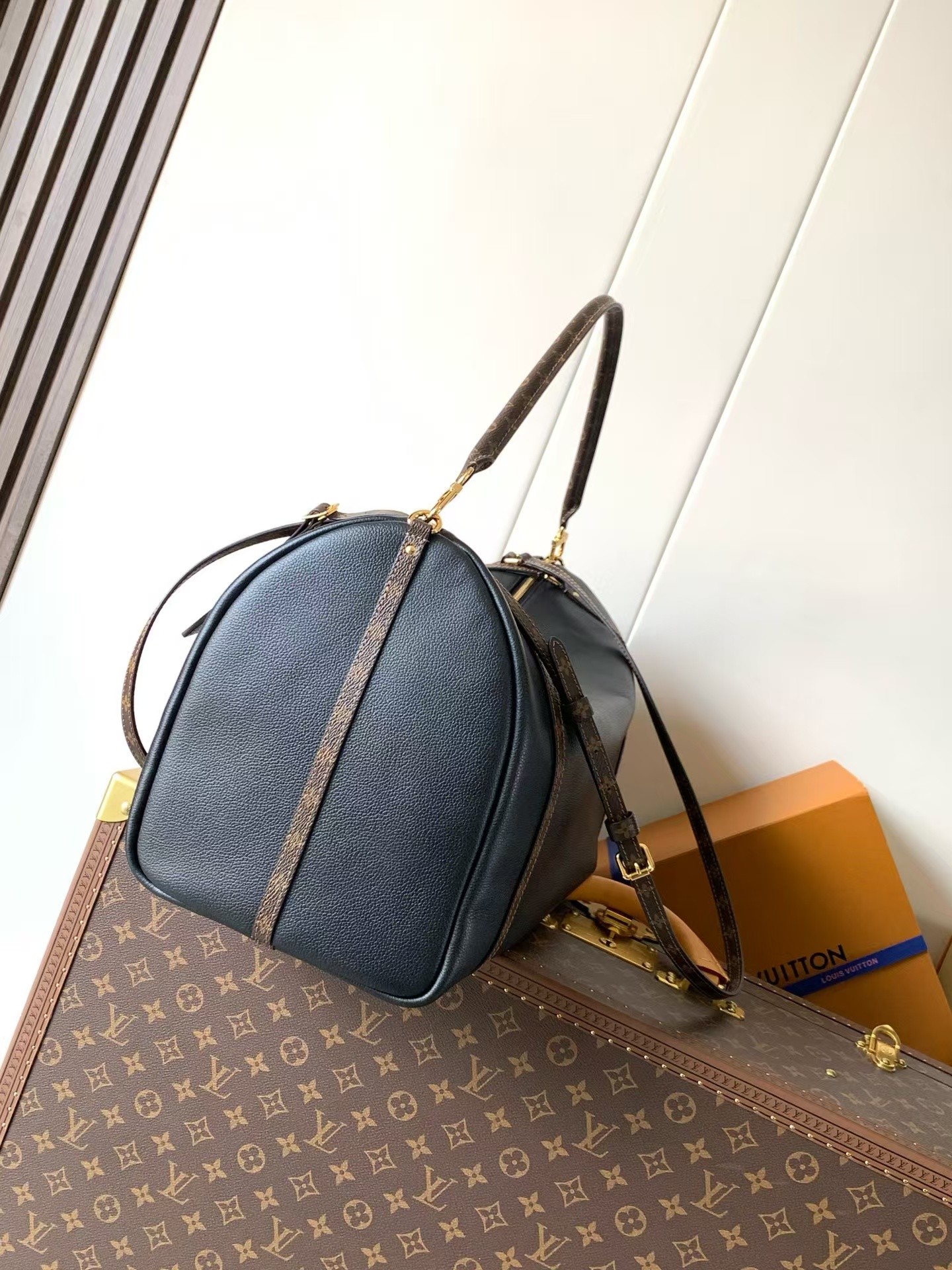 Louis Vuitton Express Travel Keepall Large Bag M26037 - Image 2