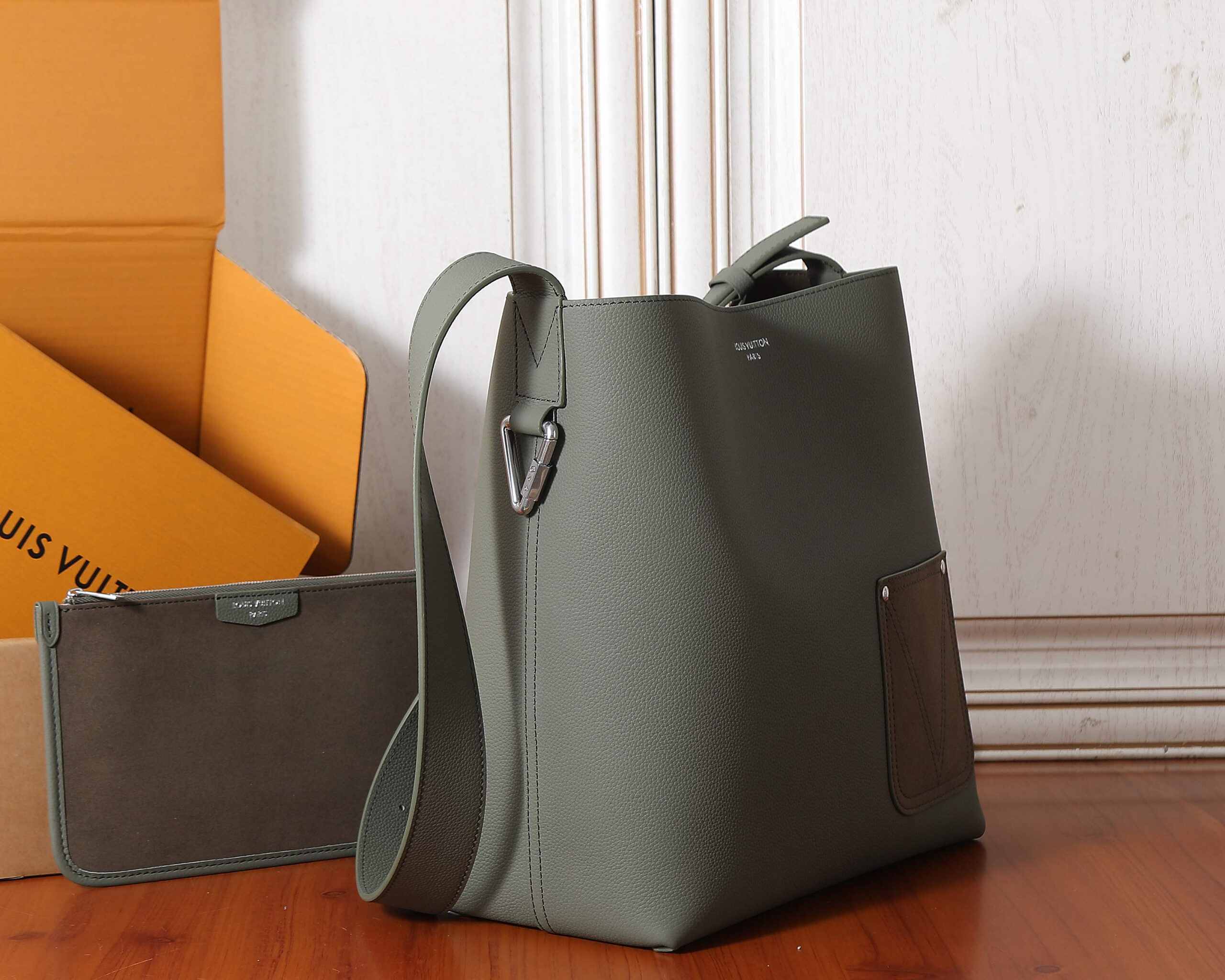 Louis Vuitton Verso Hobo Bag M26747 - Image 2