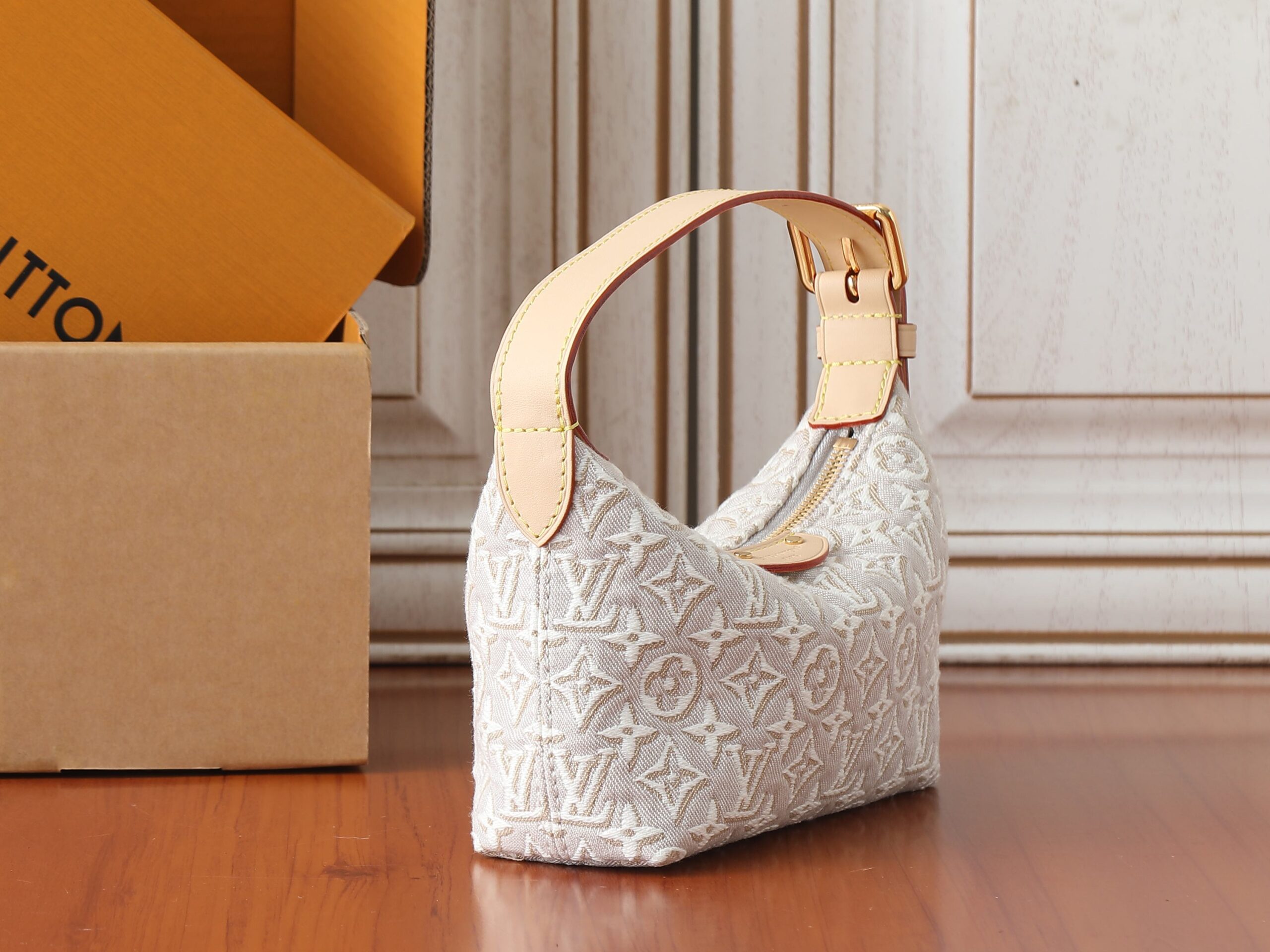 Louis Vuitton Pochette Hills Monogram Emblème Handbag - Image 2