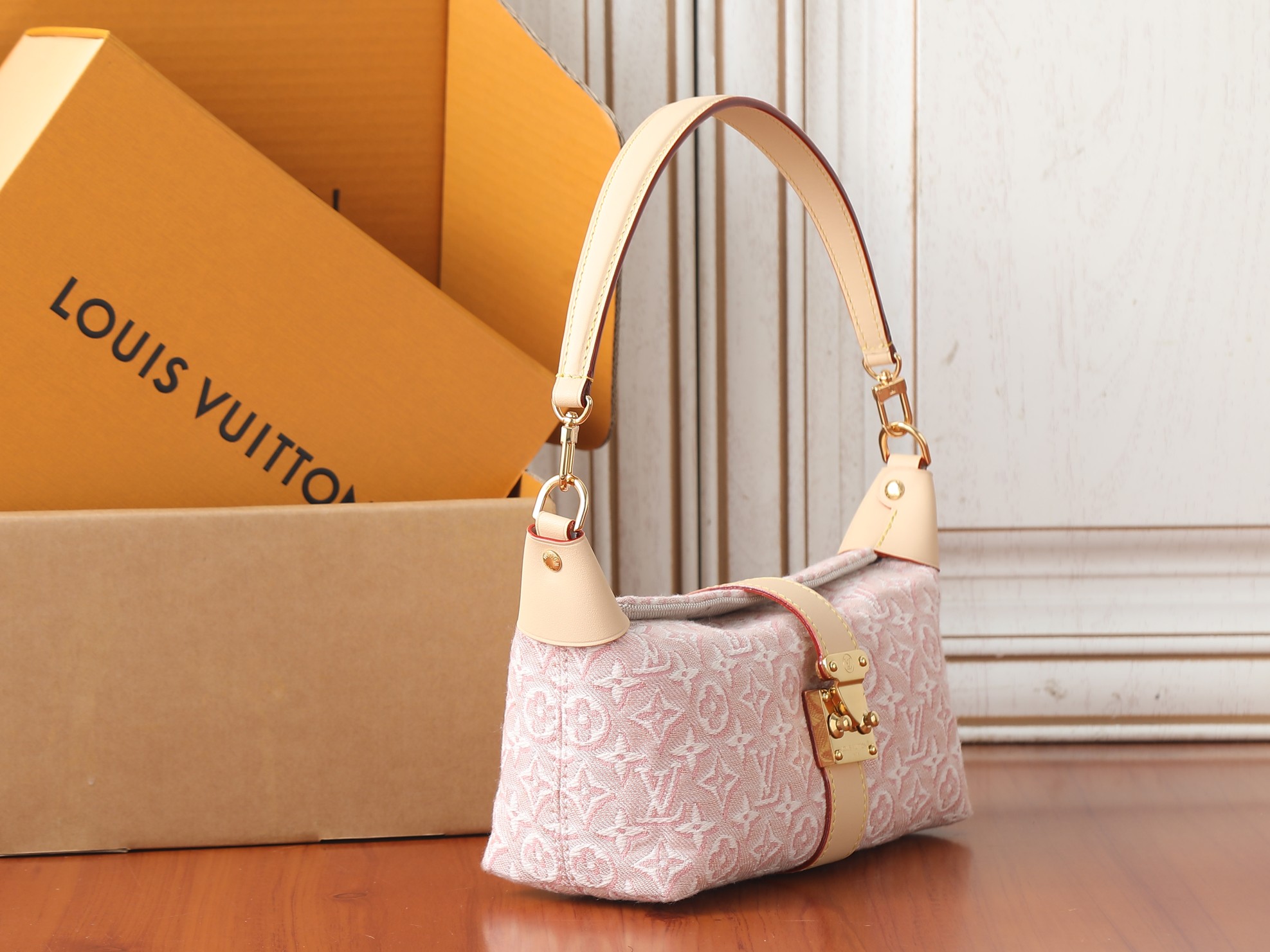 Louis Vuitton Pochette Mia Handbag - Image 2