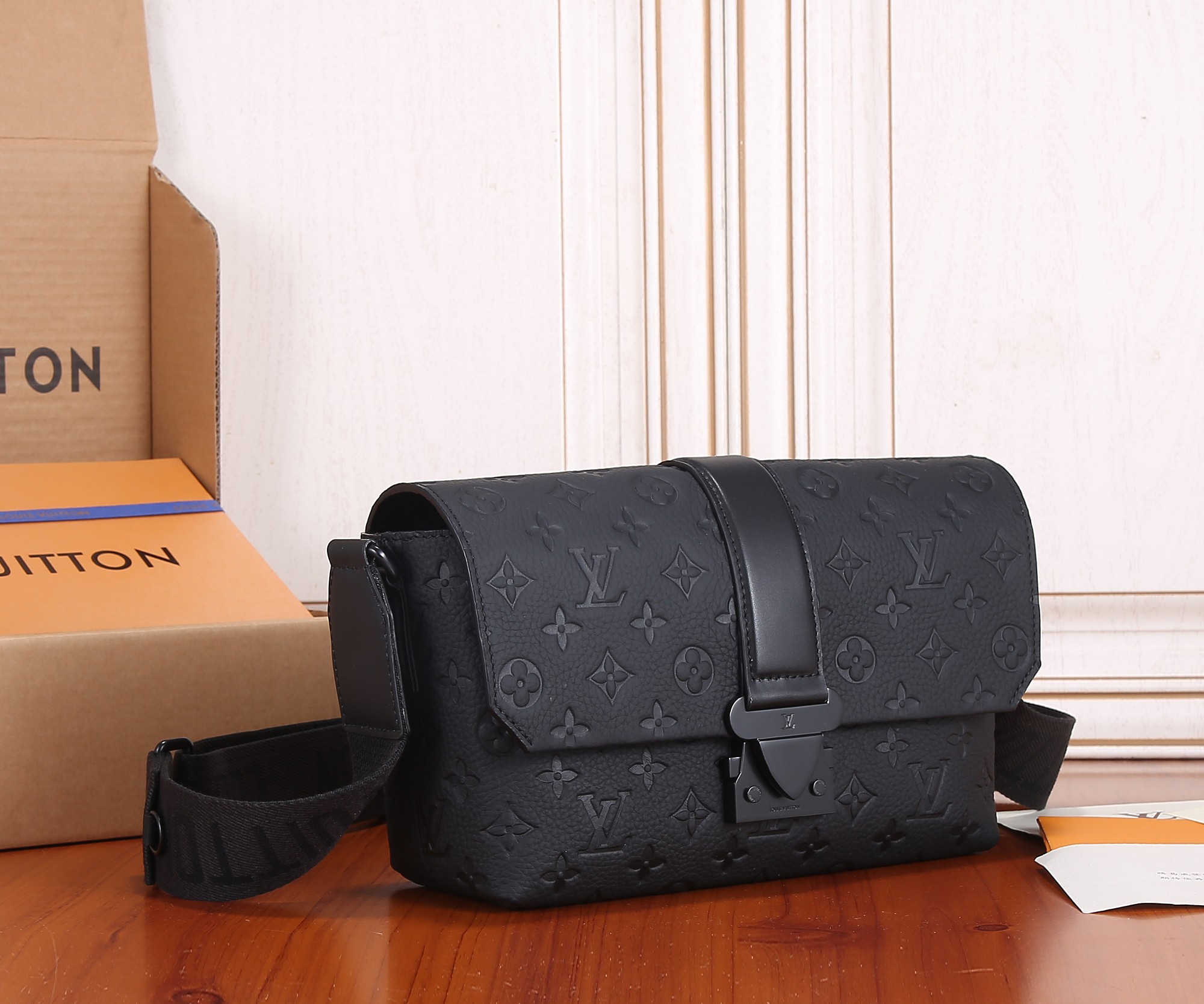 Louis Vuitton S-Cape Messenger Bag M23741 - Image 2